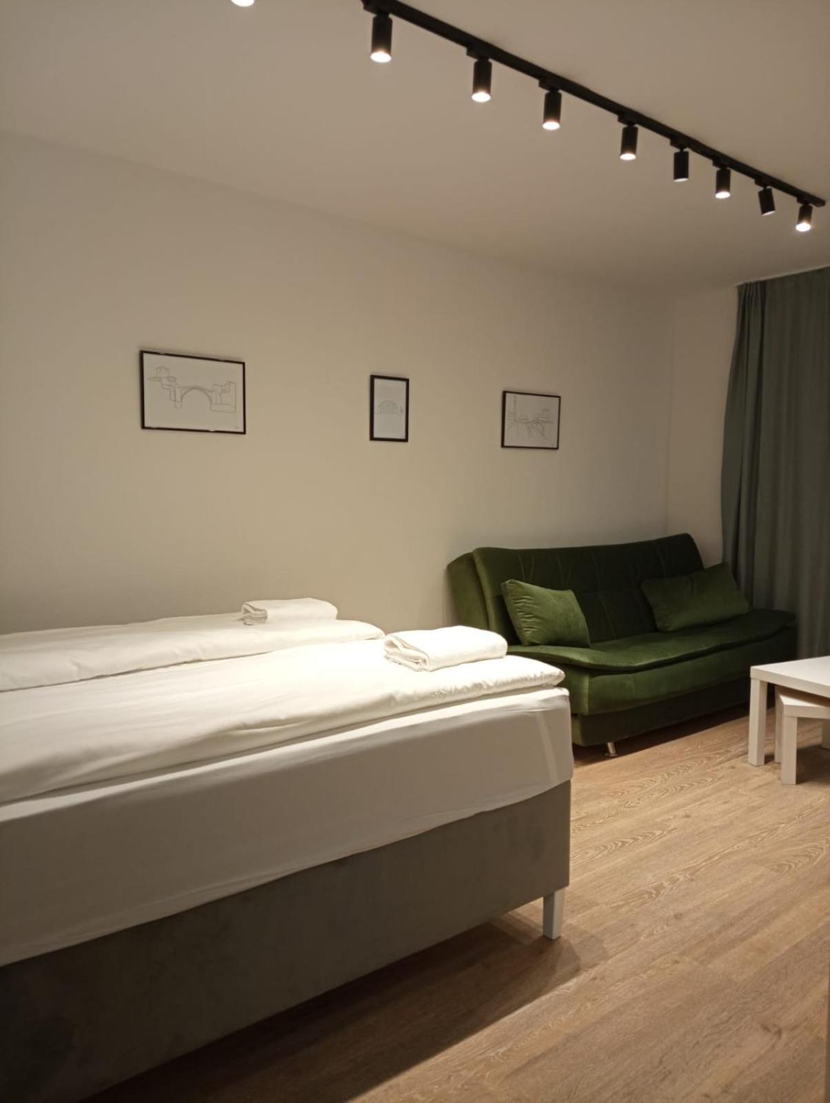 One-Bedroom Apartment photo 1