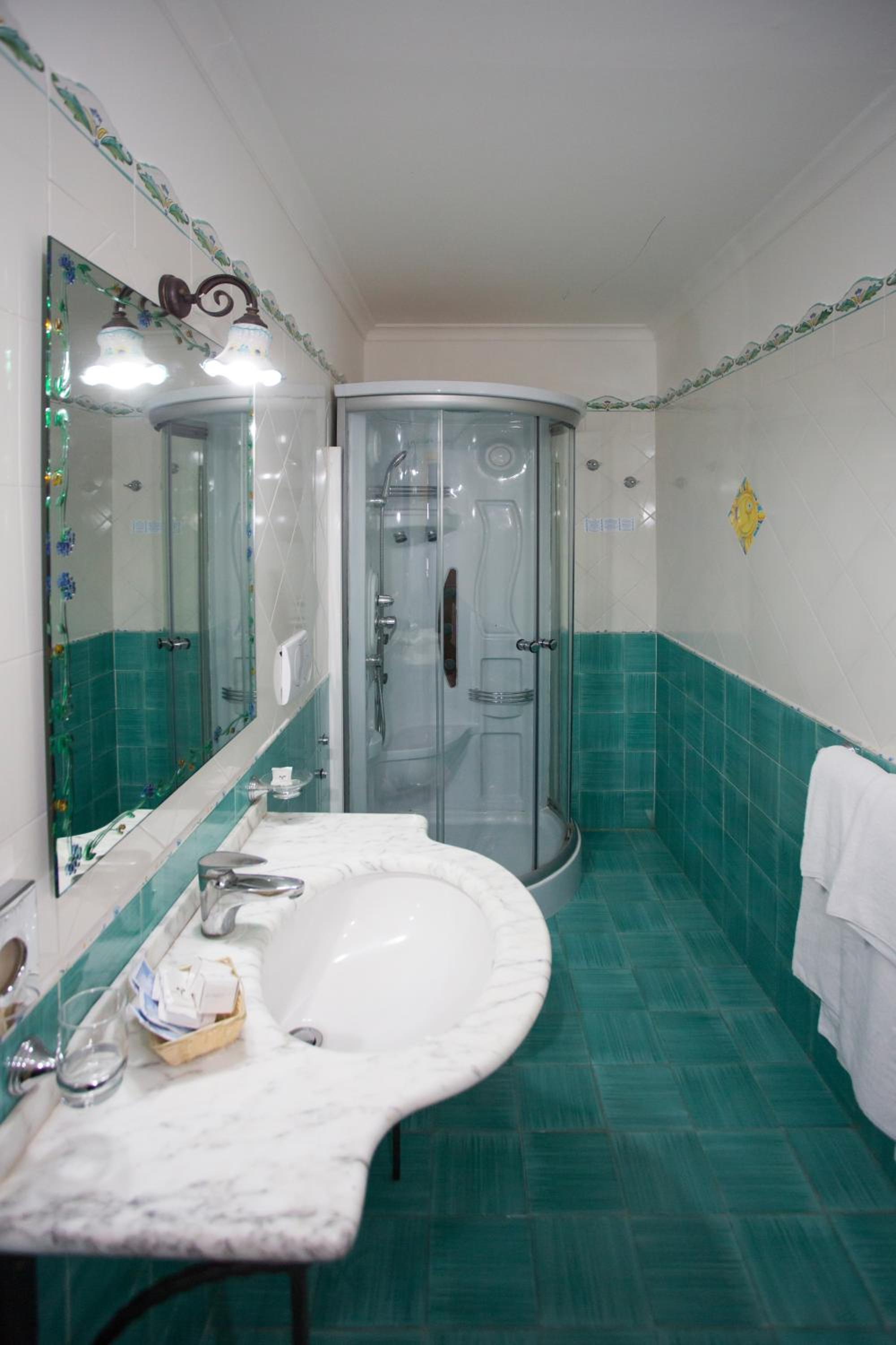 Standard Double Room photo 3