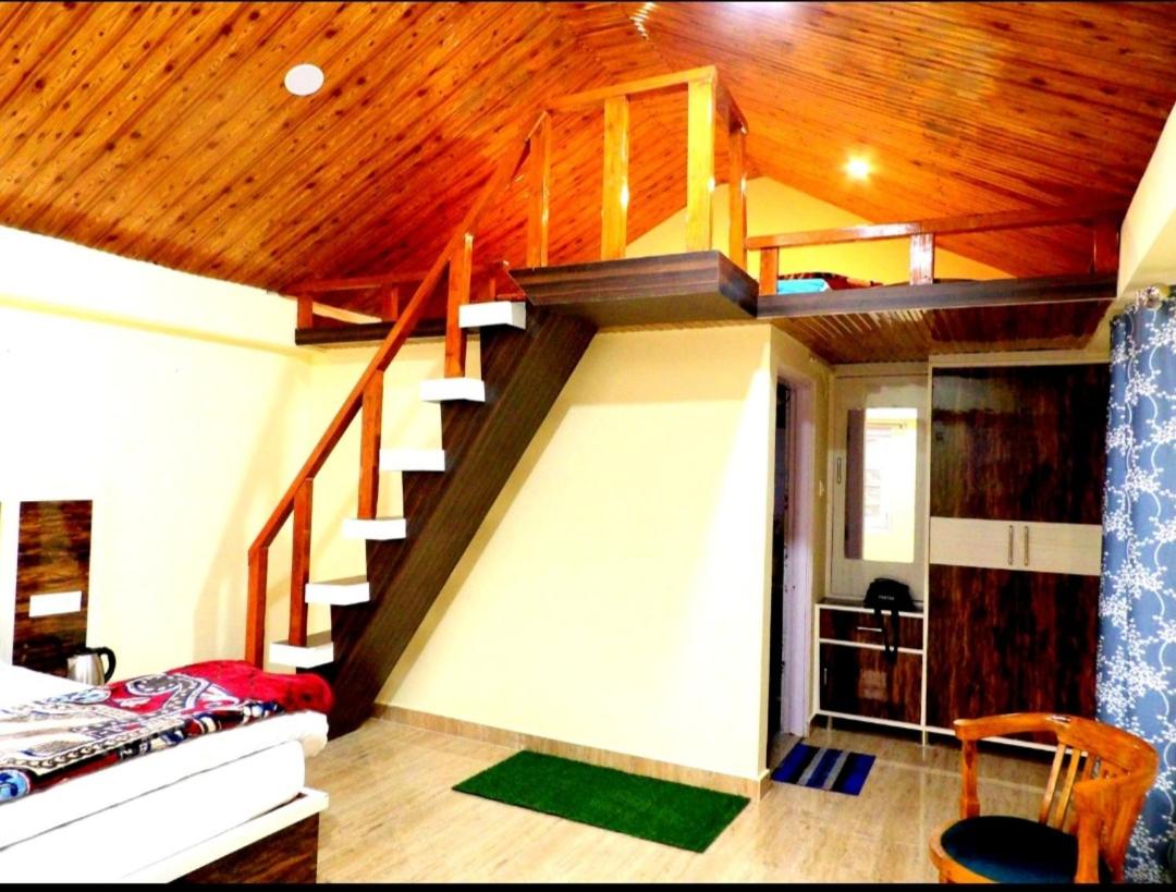Family Room with Private Bathroom photo 3