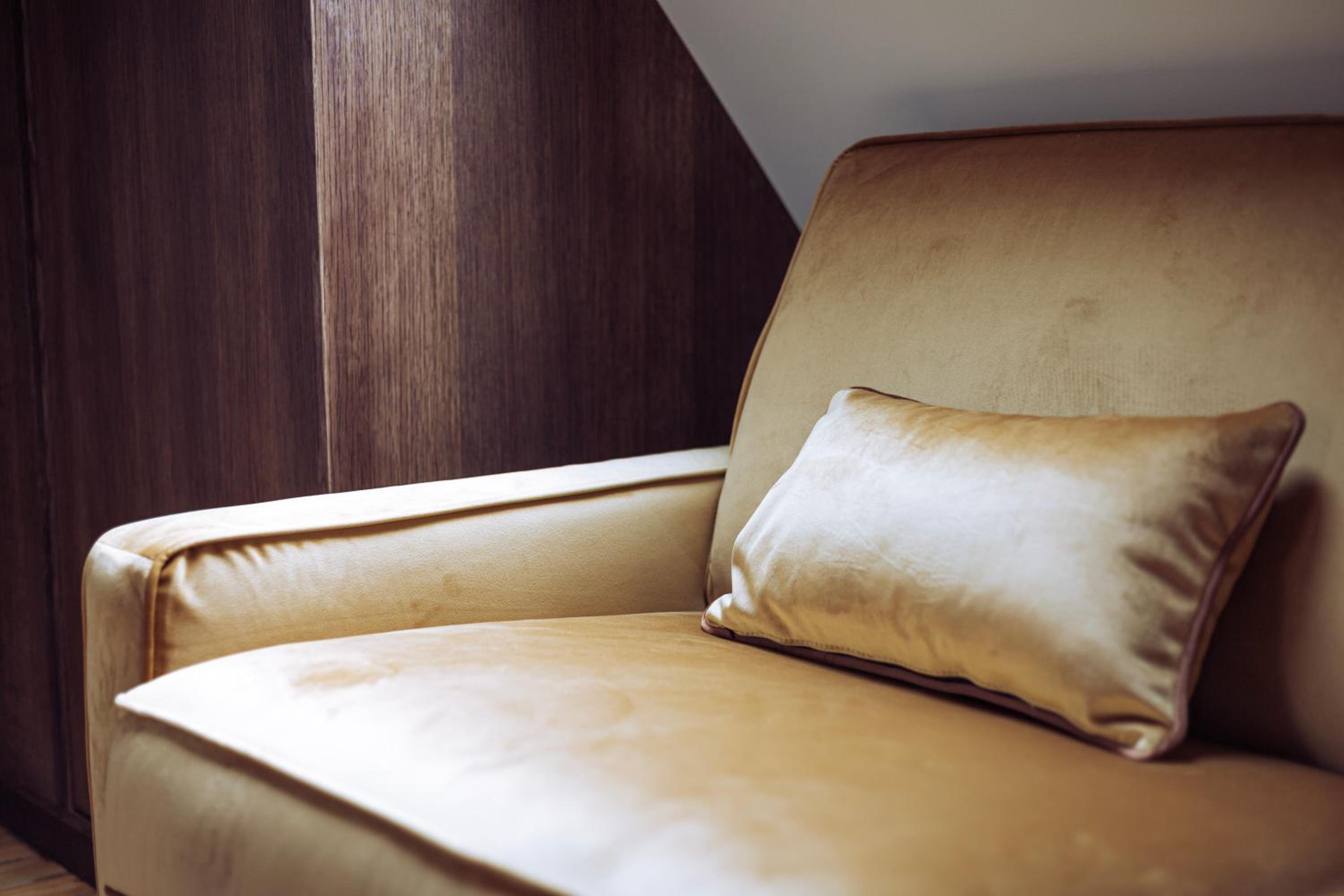 Executive Suite - Photo 10