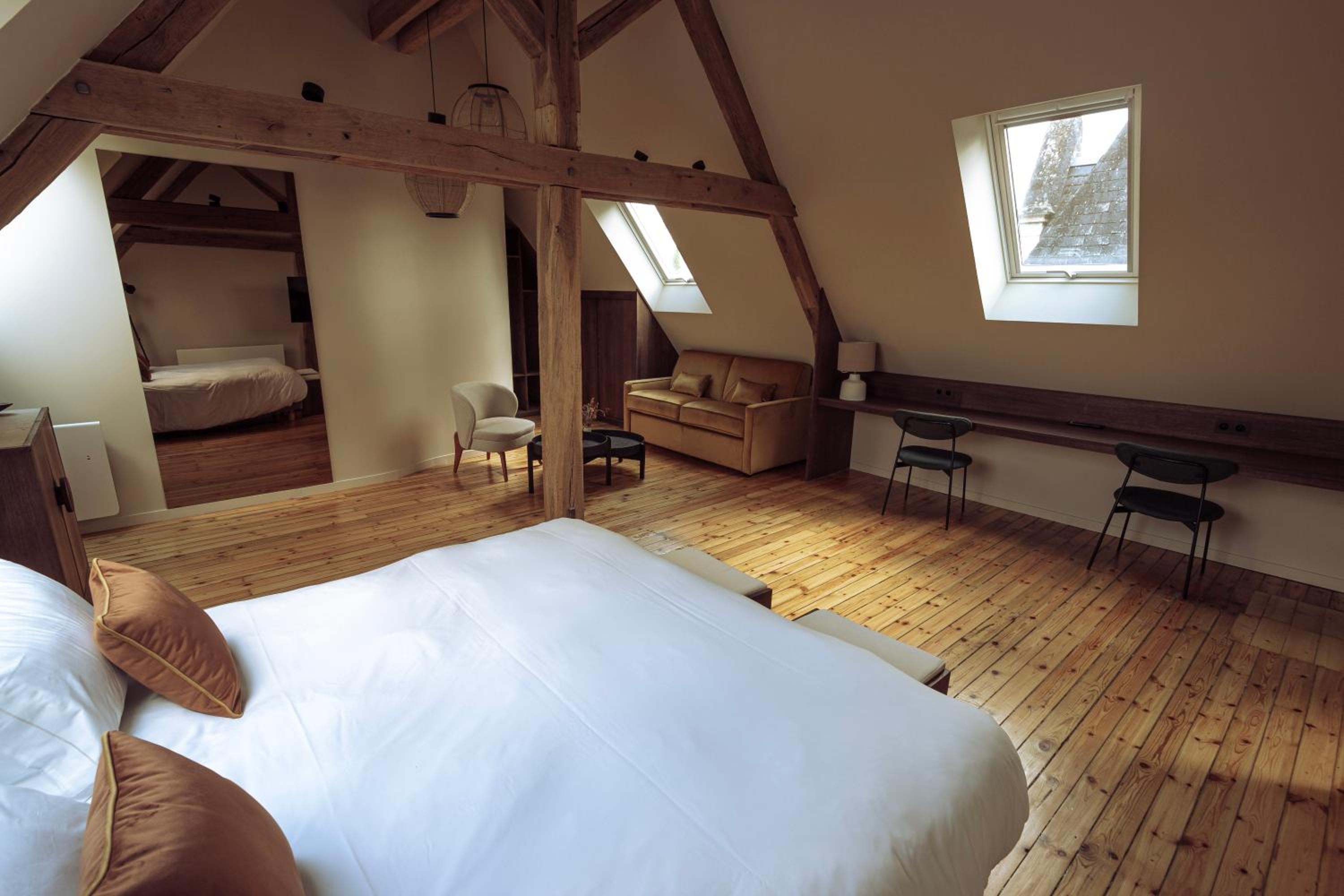 Executive Suite - Photo 17