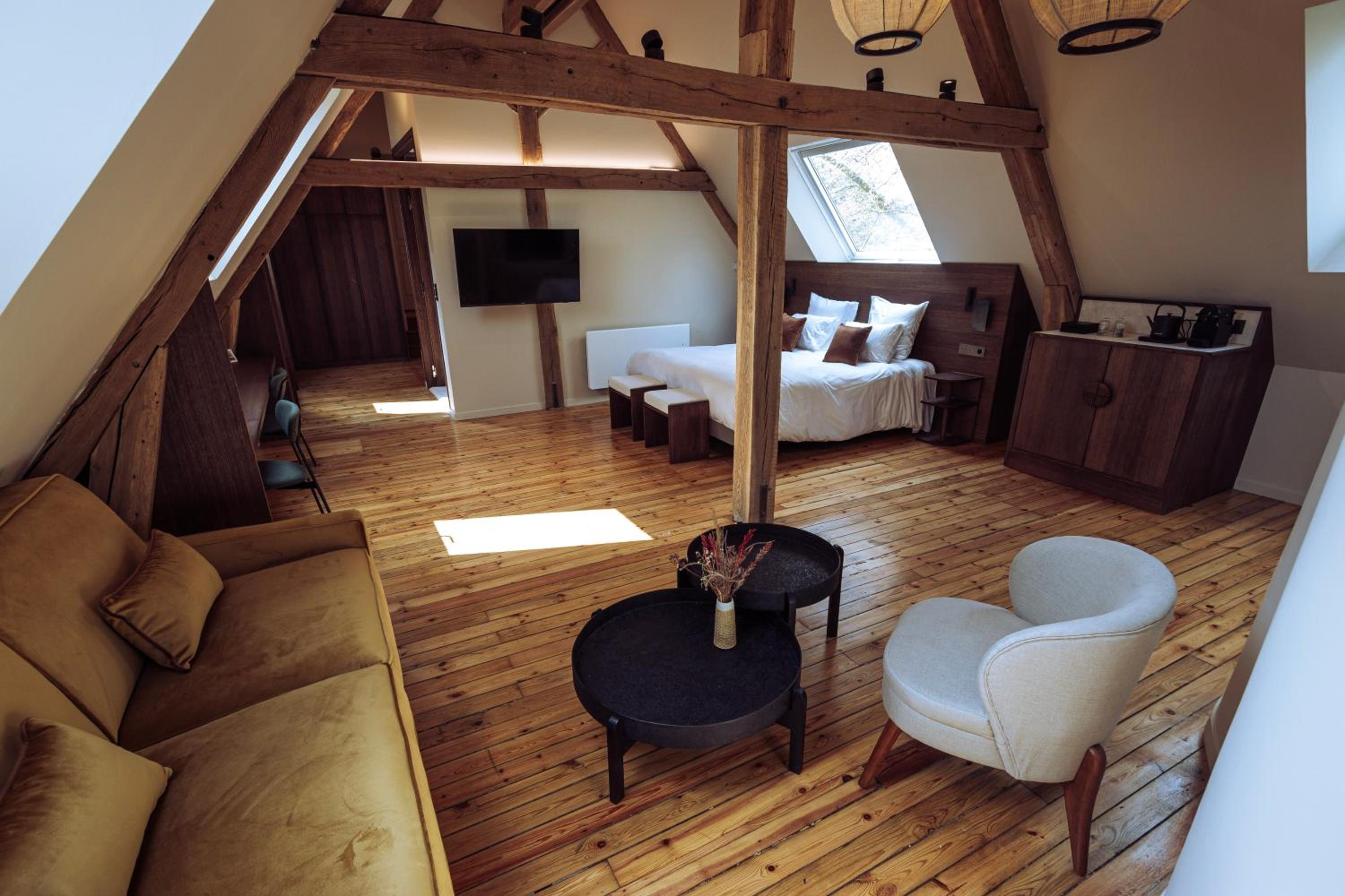 Executive Suite - Photo 19