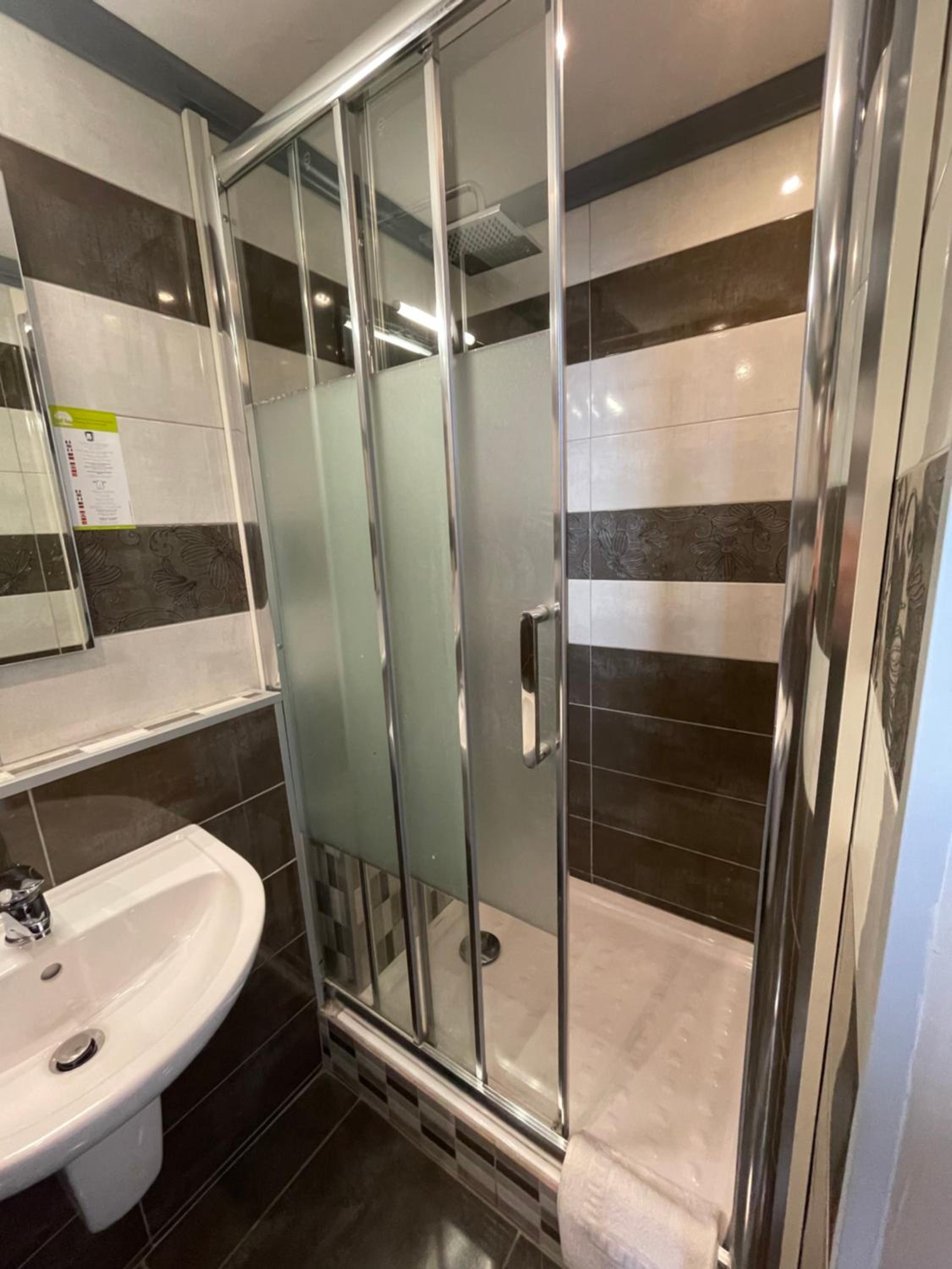 Confort double room with bathroom and city view photo 3