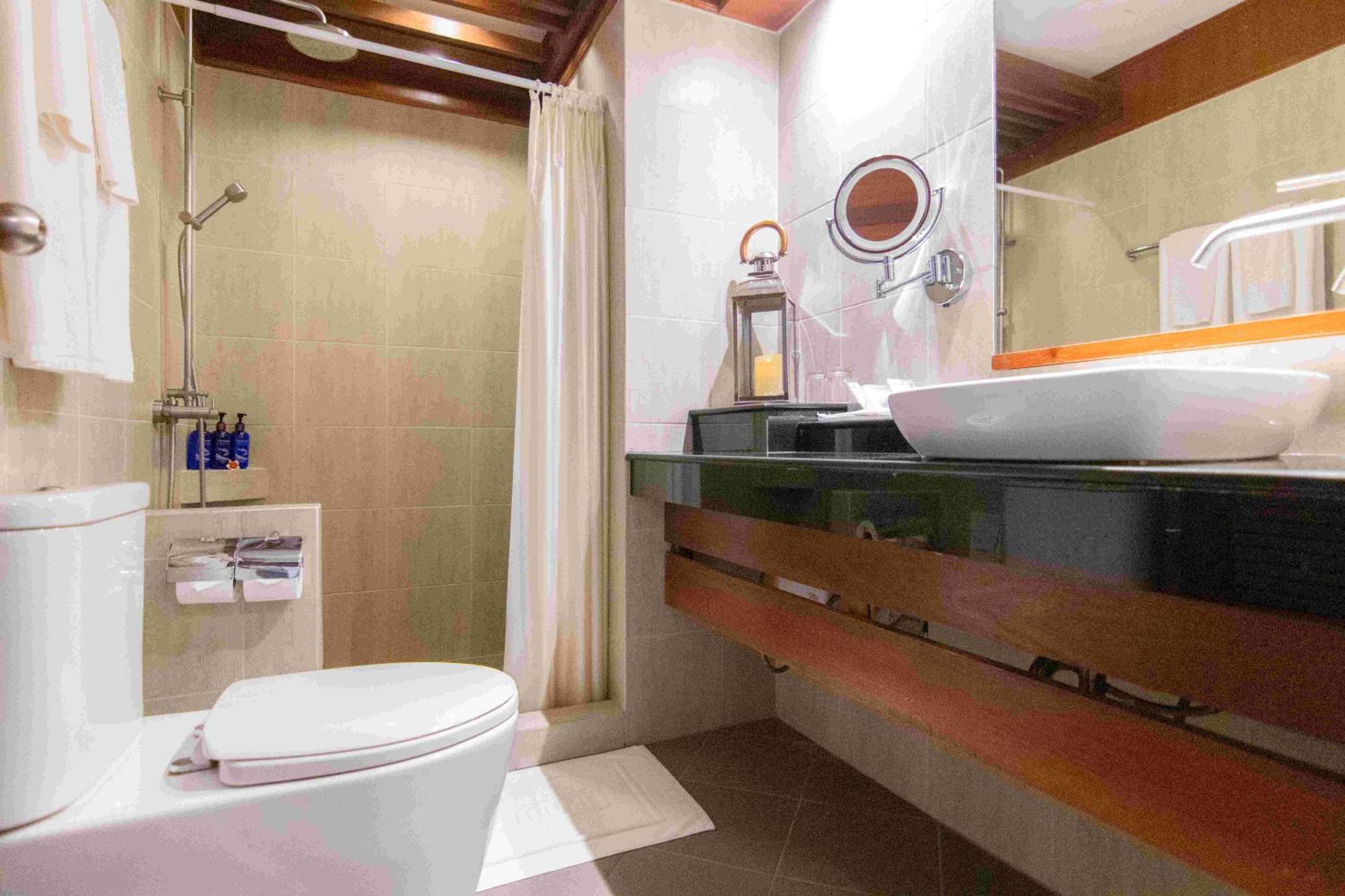 Deluxe Double Room with Balcony photo 3