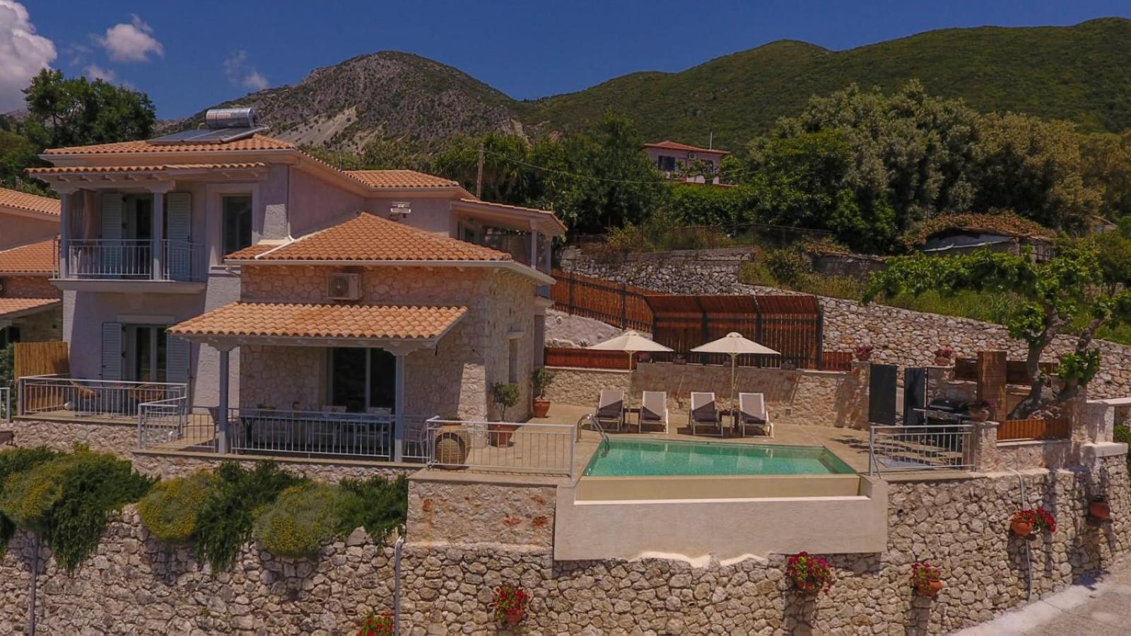 Three-Bedroom Villa photo 2