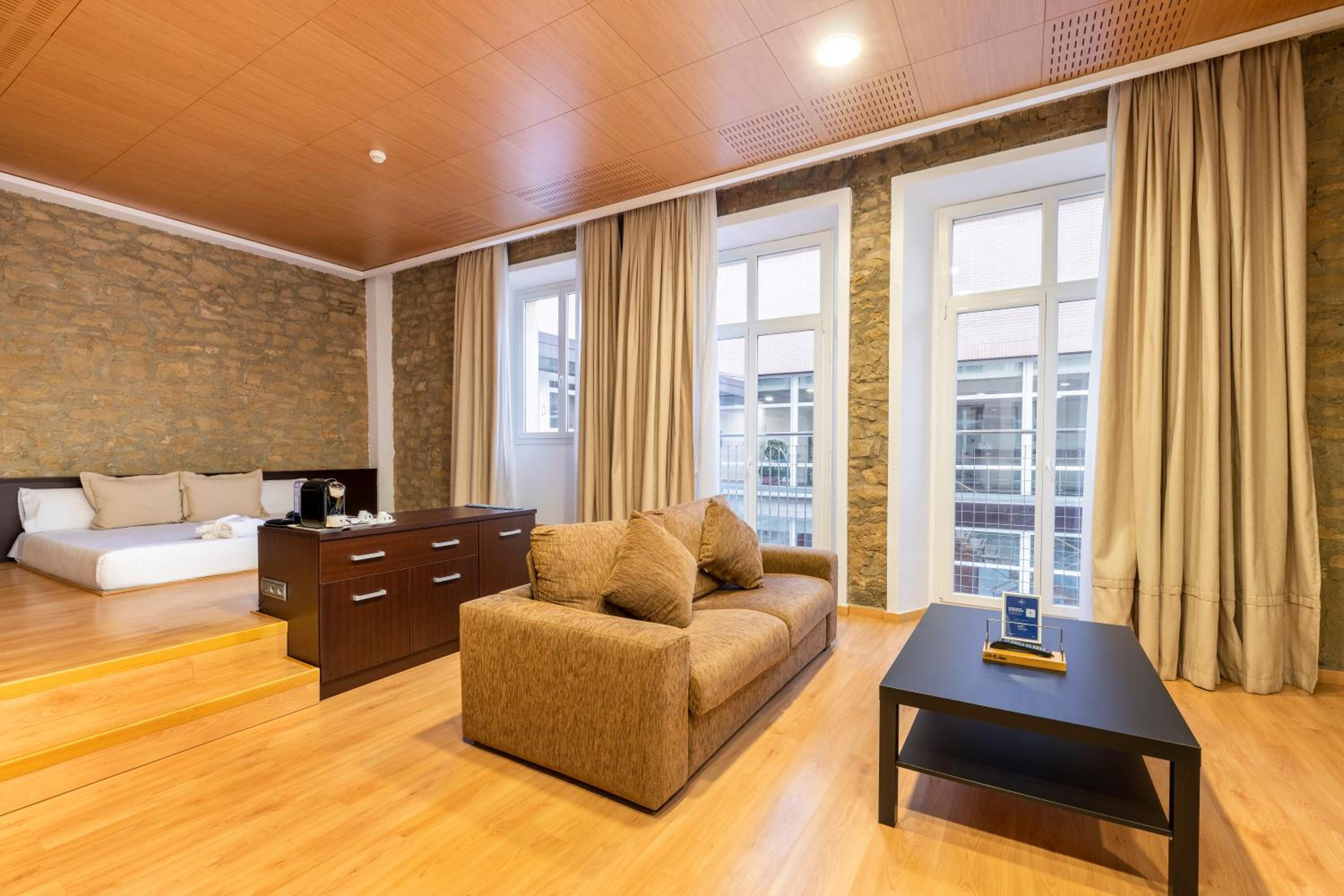 Suite with Spa Access photo 2