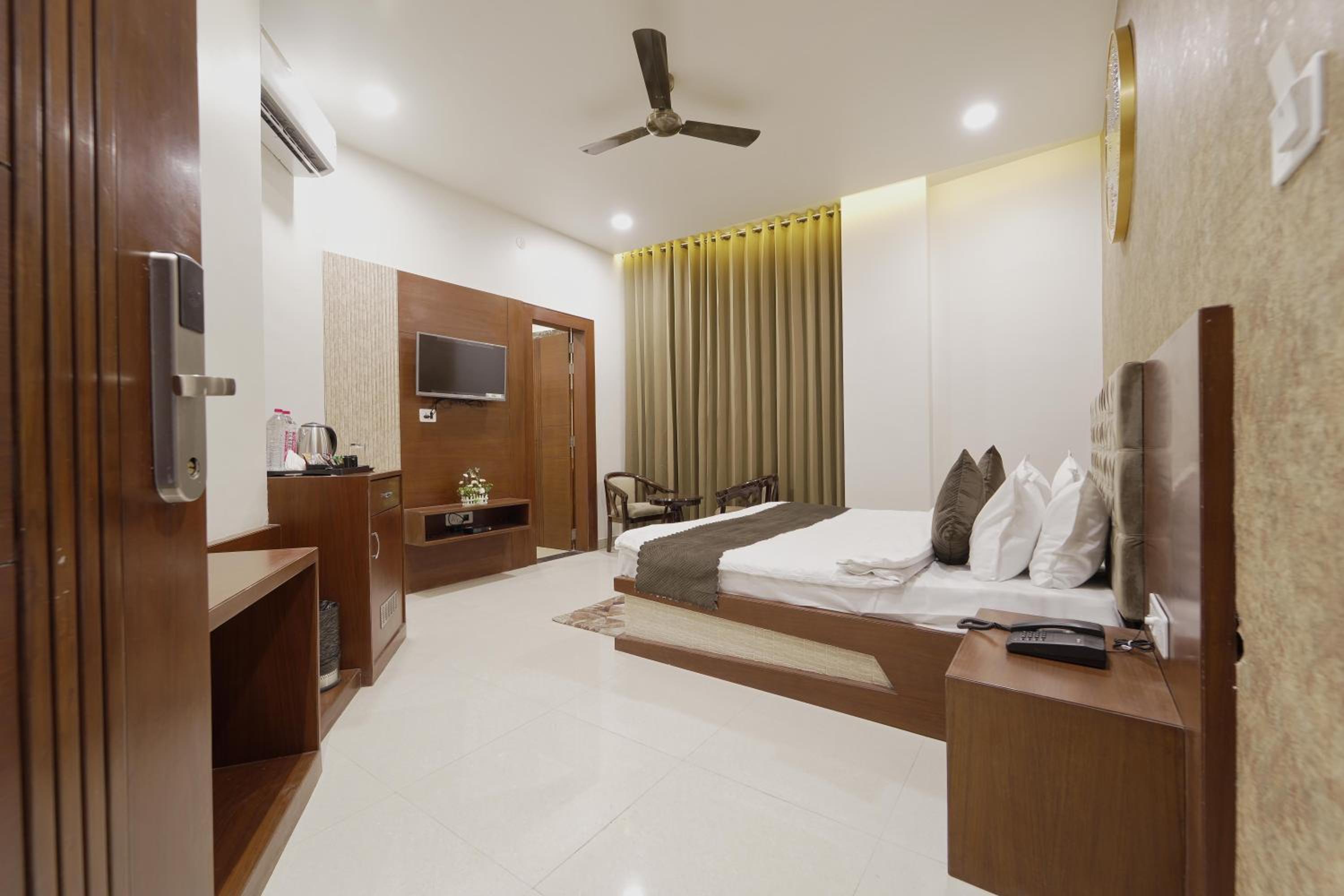 Deluxe King Room