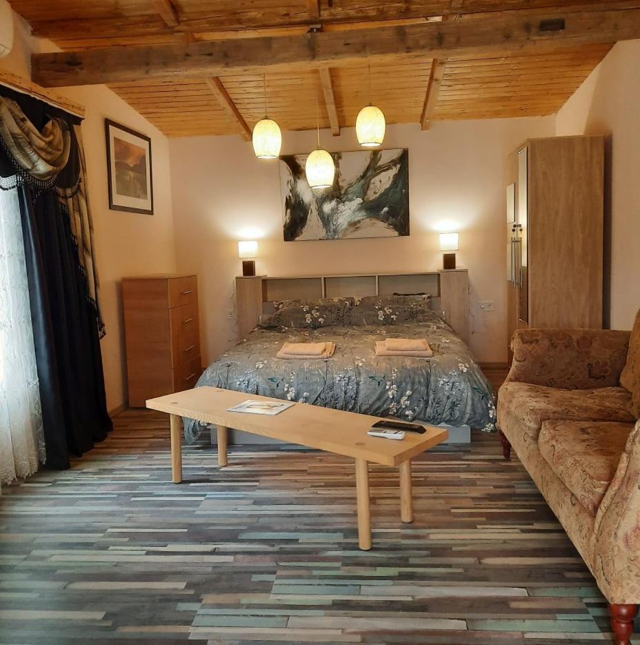Deluxe Double Room - Photo 21