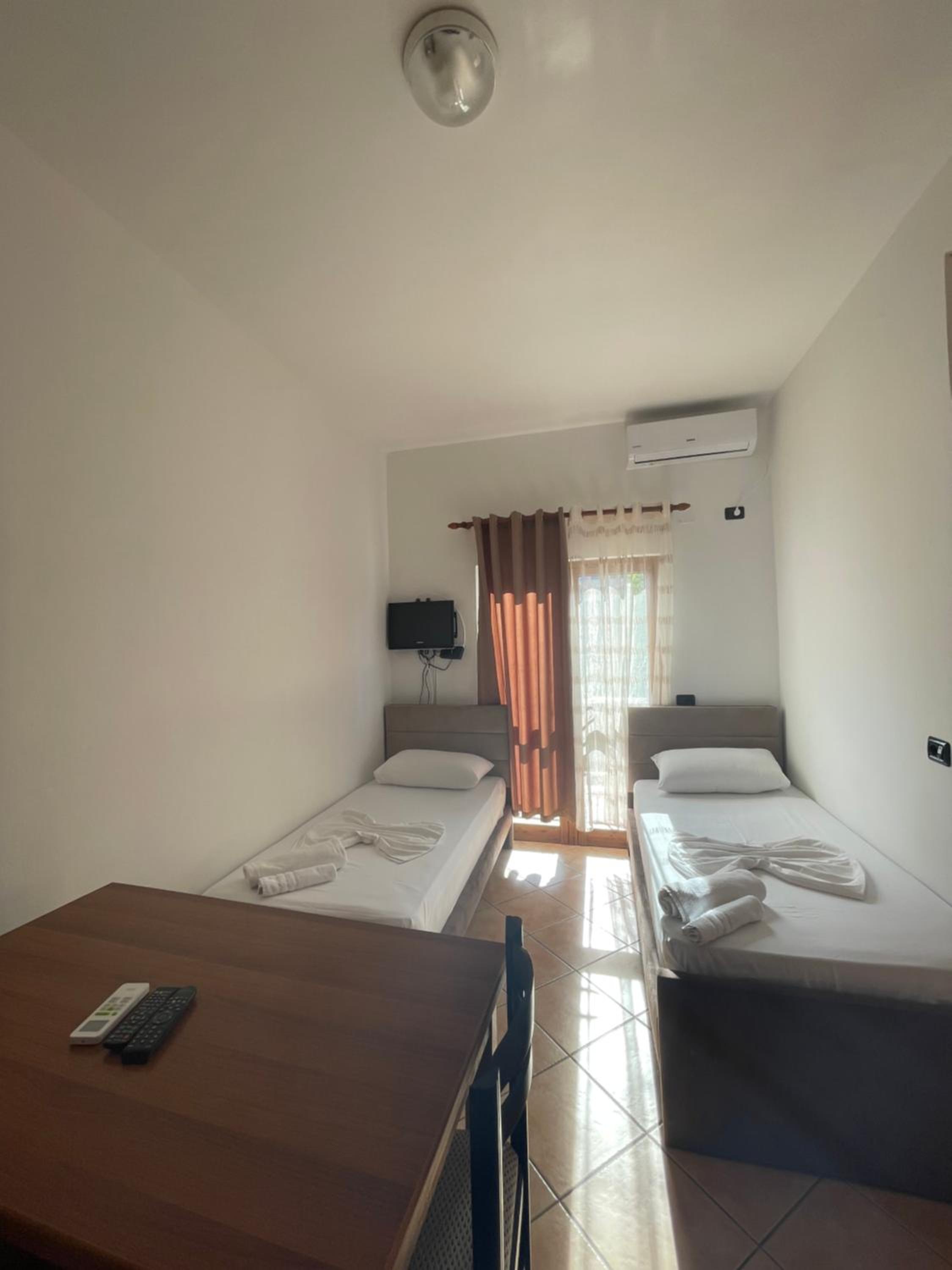 Economy Twin Room photo 2
