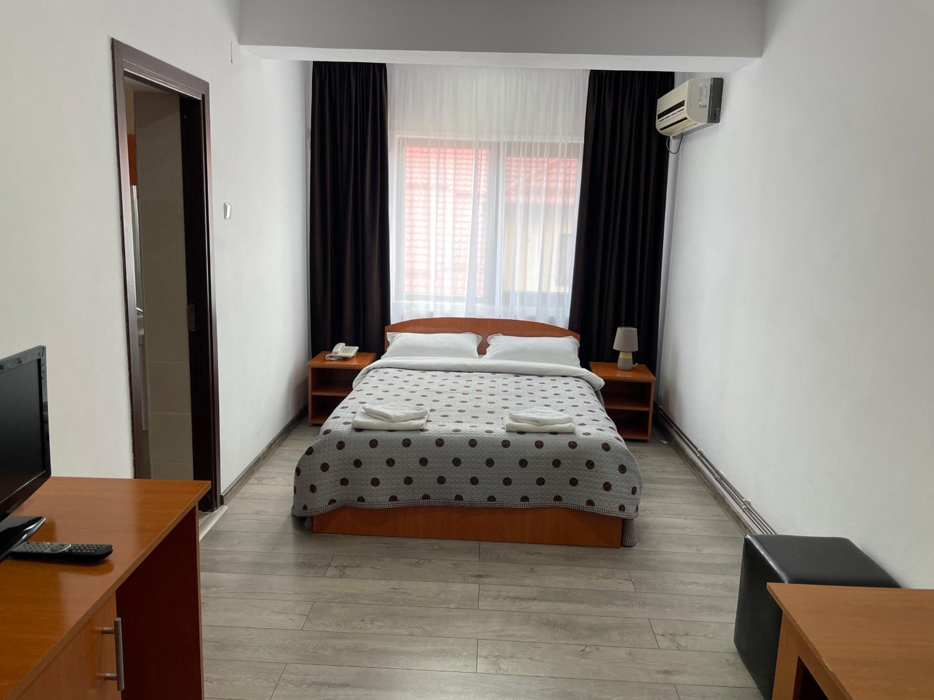 Double or Twin Room - Photo 3