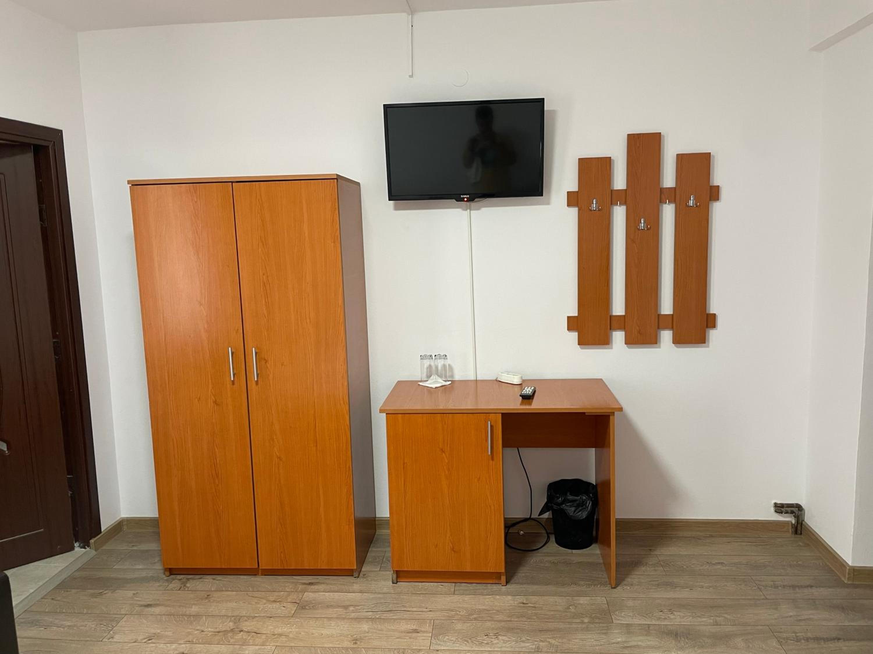 Double or Twin Room - Photo 6