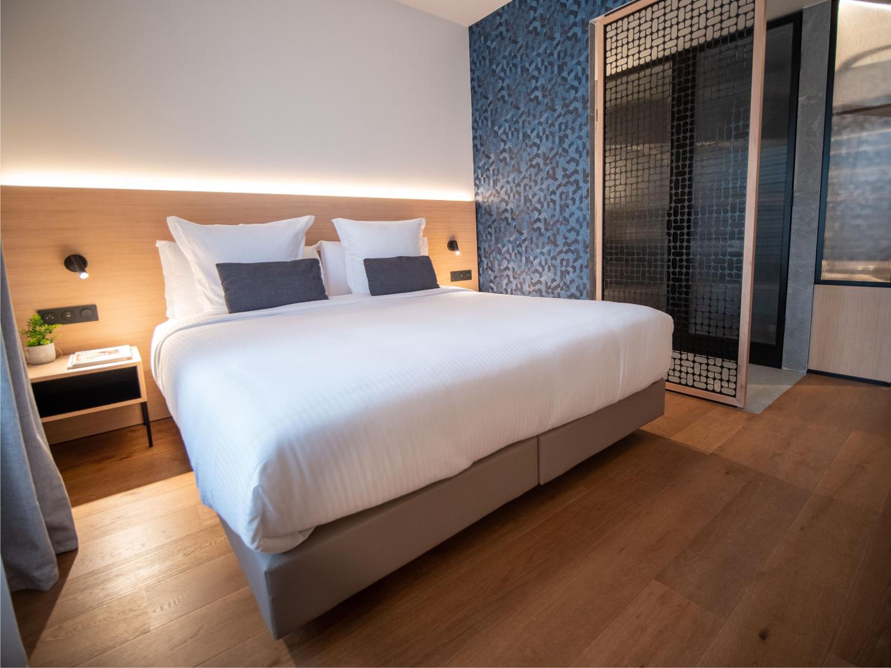 Premium Double Room with Spa Access - Photo 5