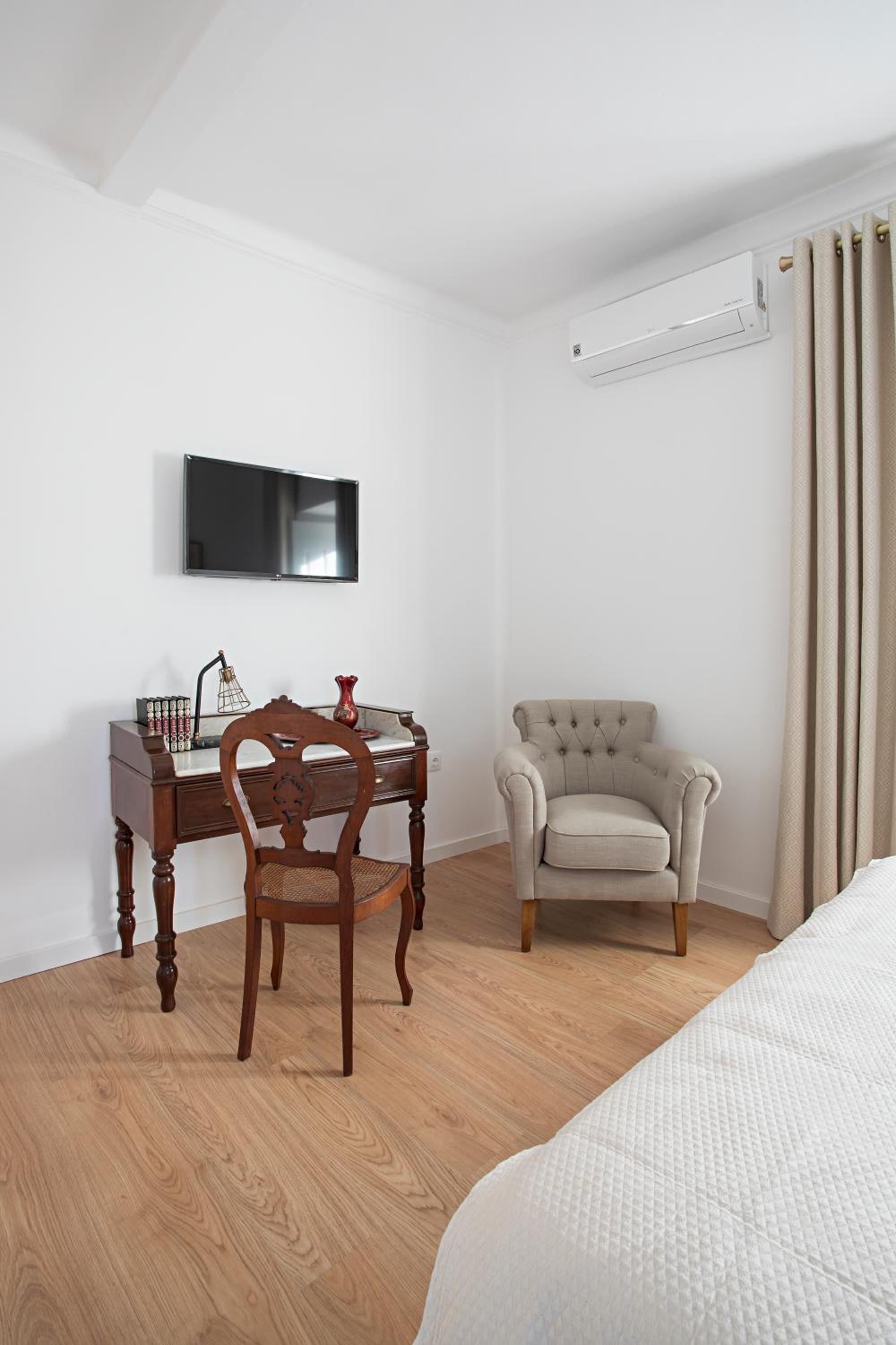 Deluxe Room - Photo 1
