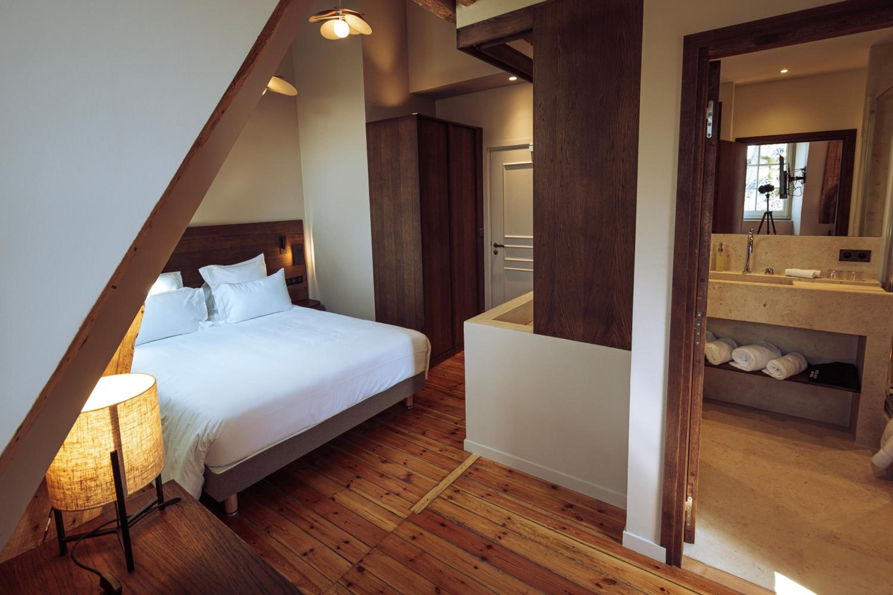 Deluxe Double Room - Photo 7