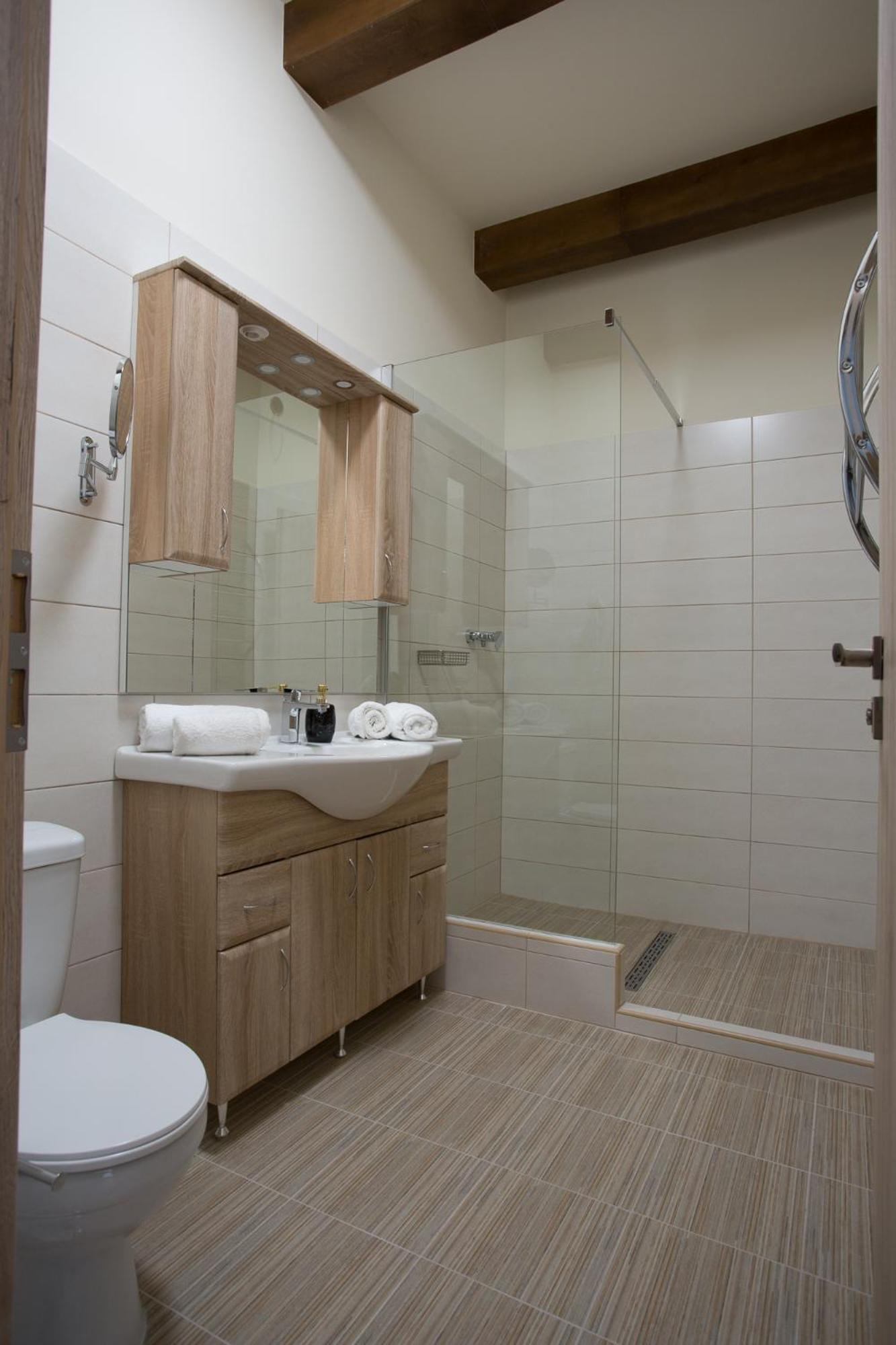 Twin Room with Balcony - Photo 2