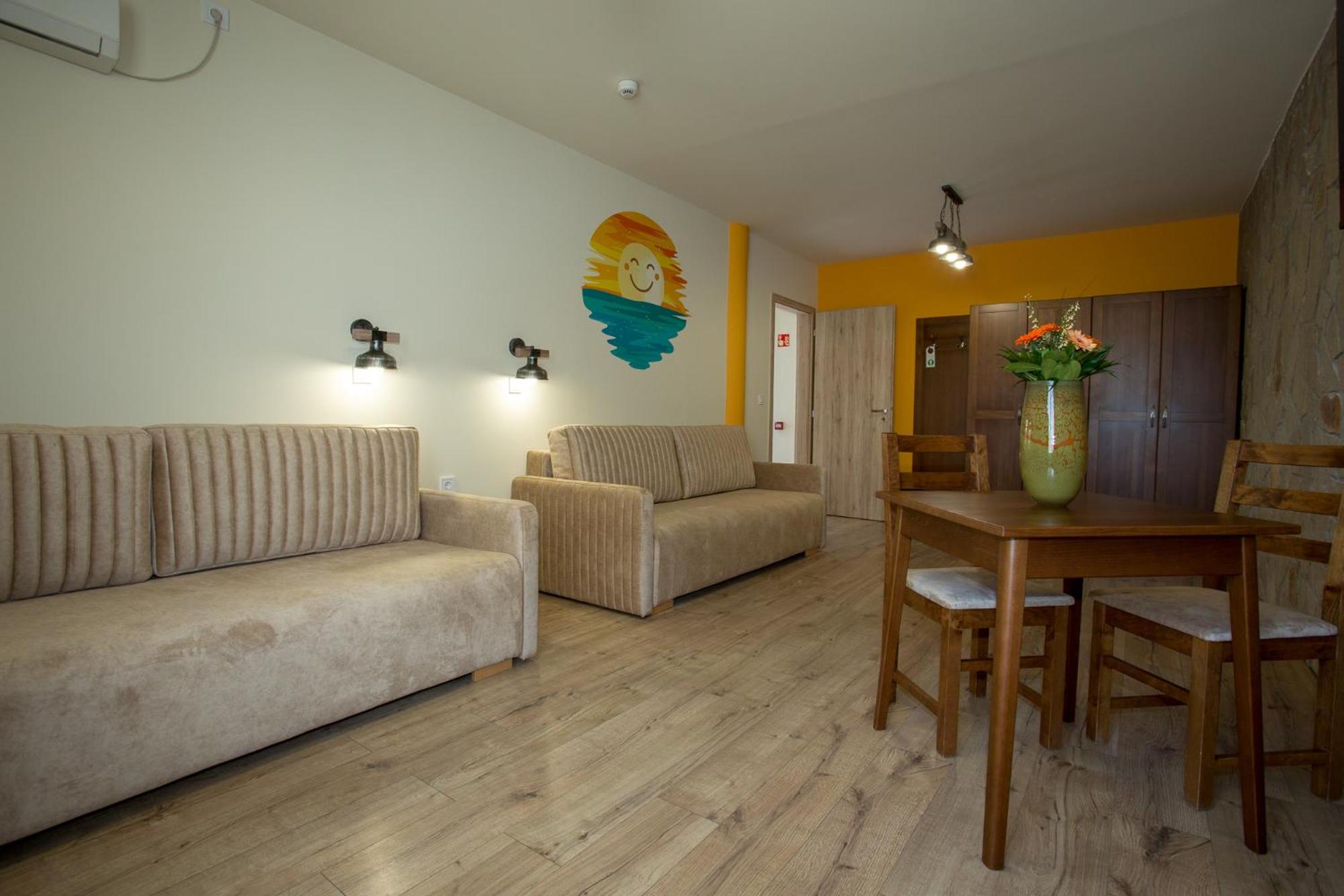 Apartment with Balcony - Photo 4