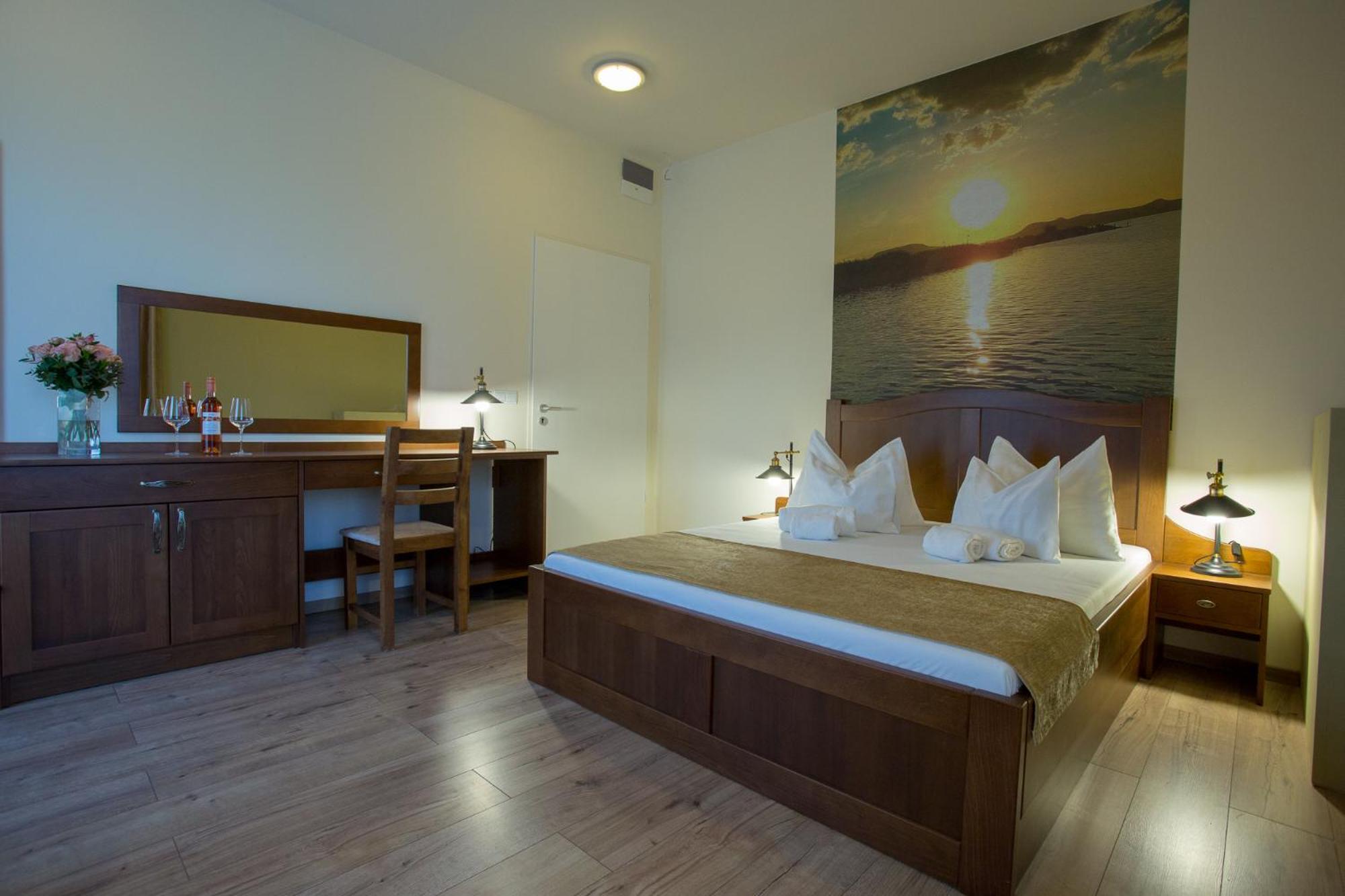 Apartment with Terrace - Photo 4