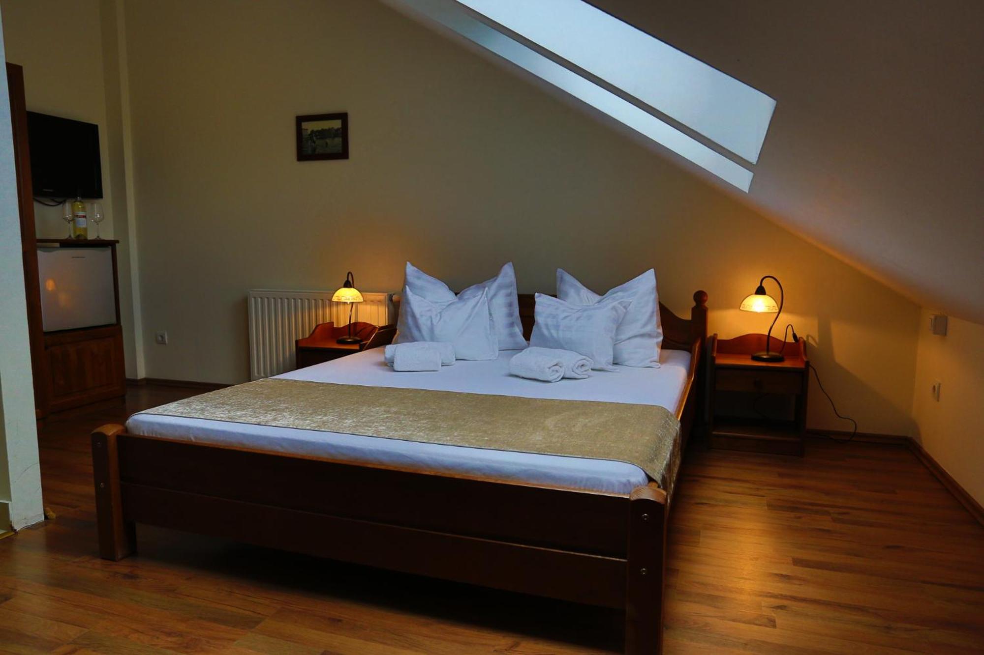 Double Room - Photo 2
