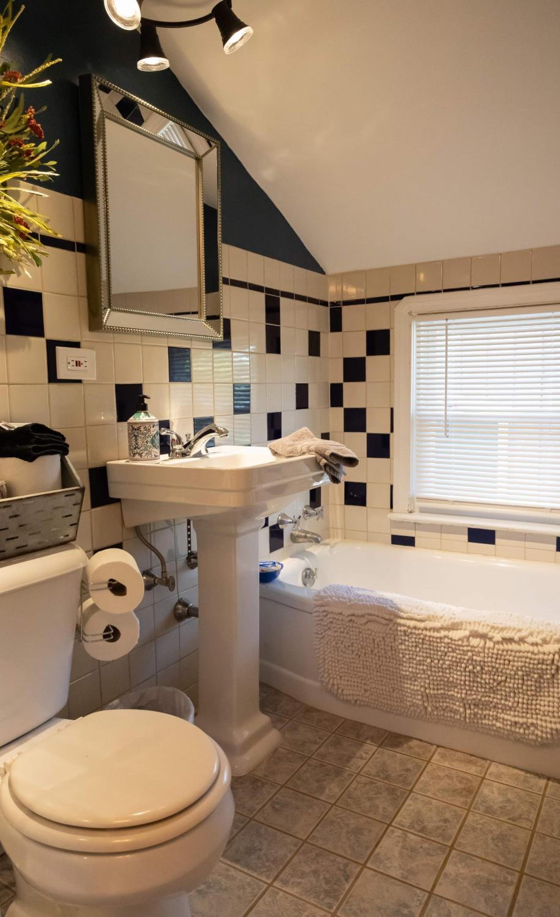 Two-Bedroom Chalet - Photo 8