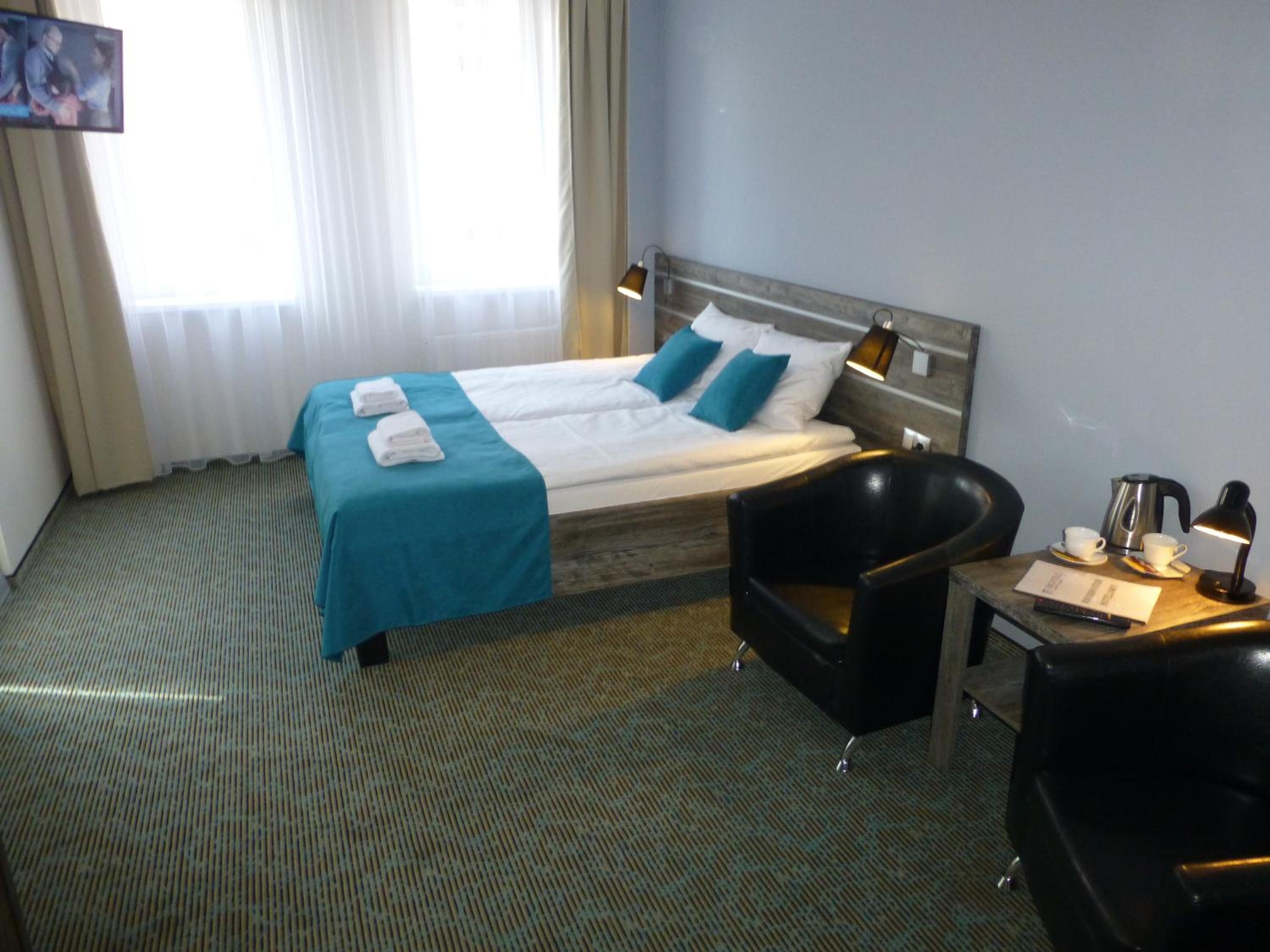 Deluxe Queen Room with Two Queen Beds - Photo 5