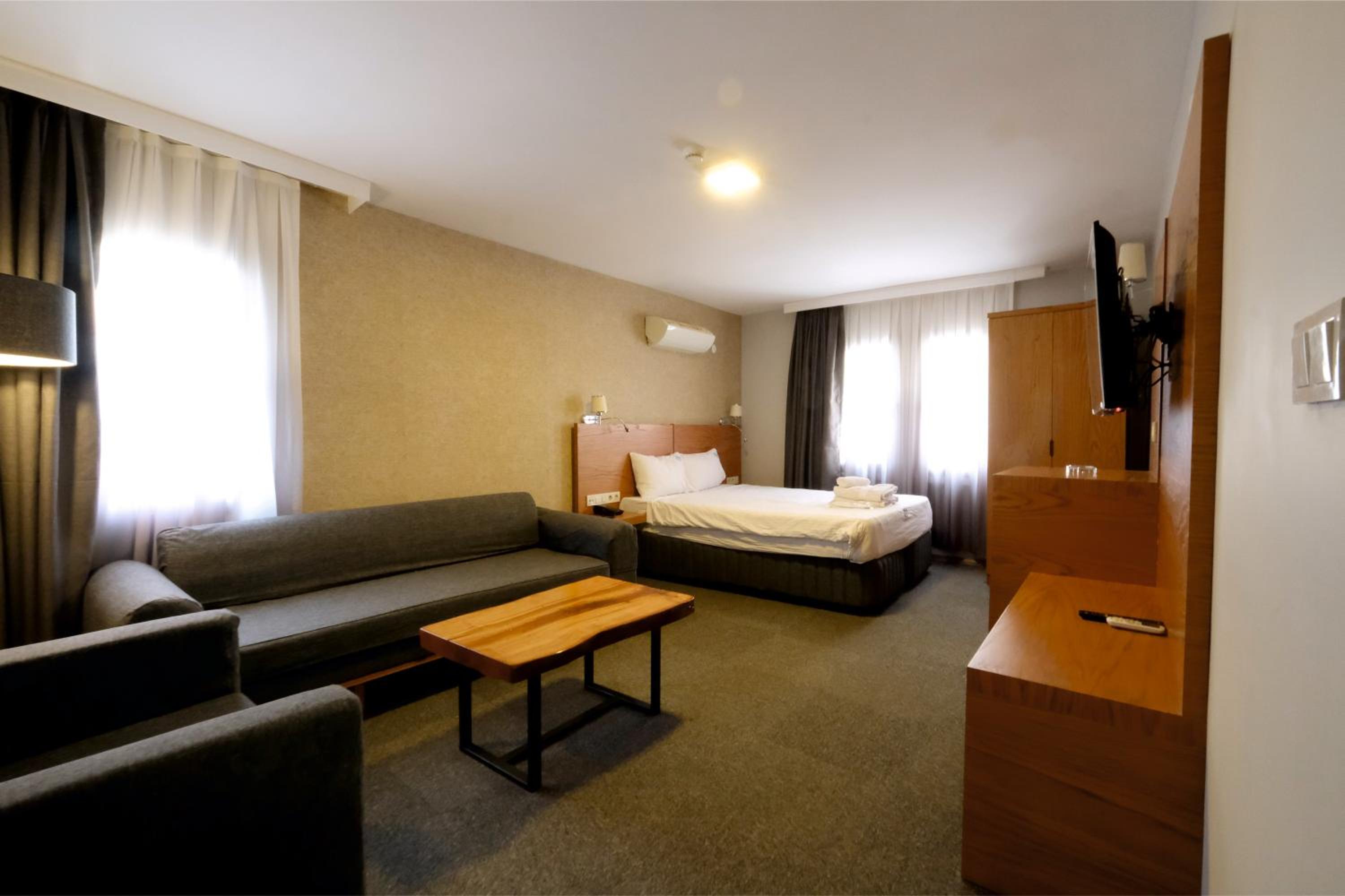 Deluxe Double Room with Castle View - Photo 7