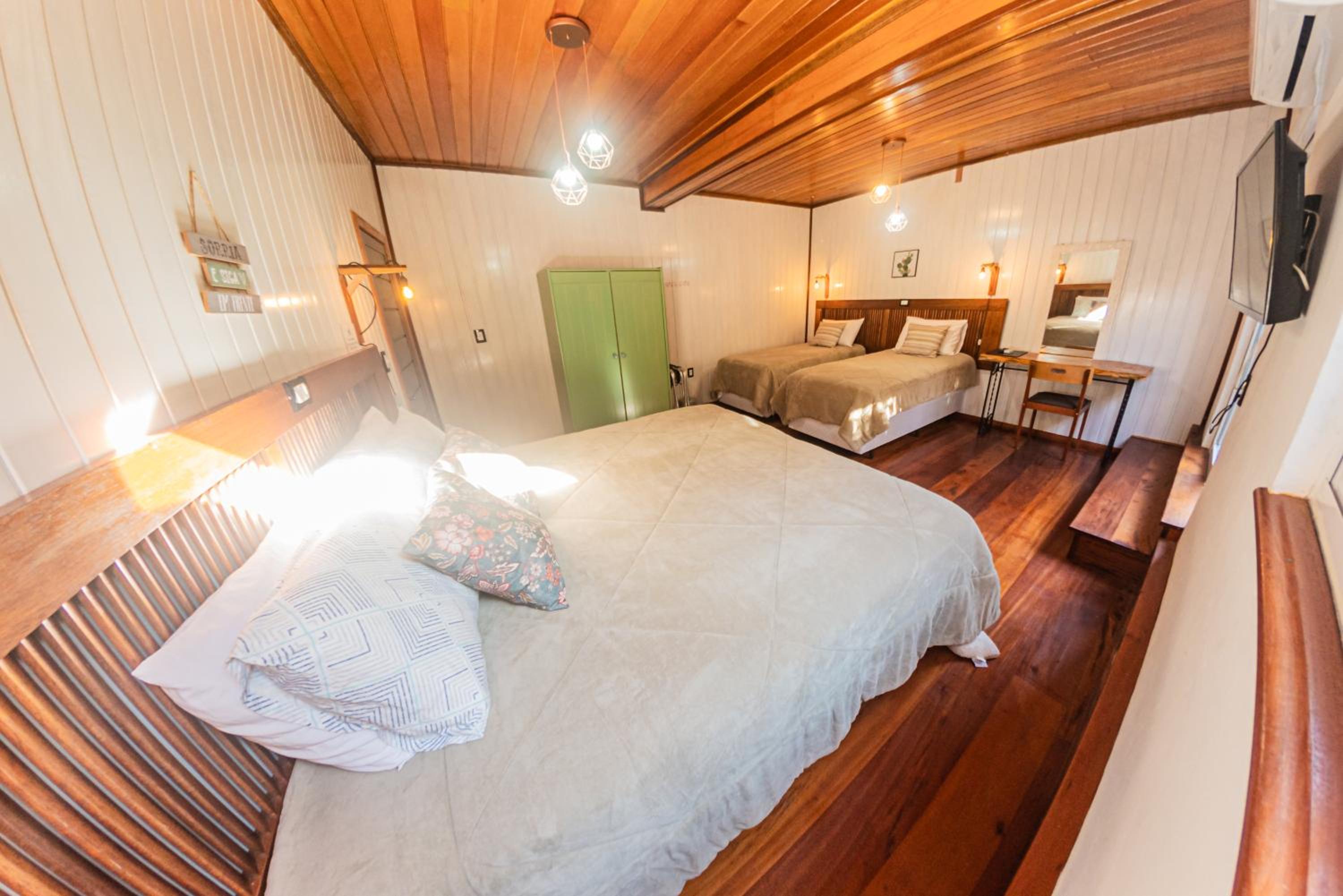 Quadruple Room with Balcony - Photo 22