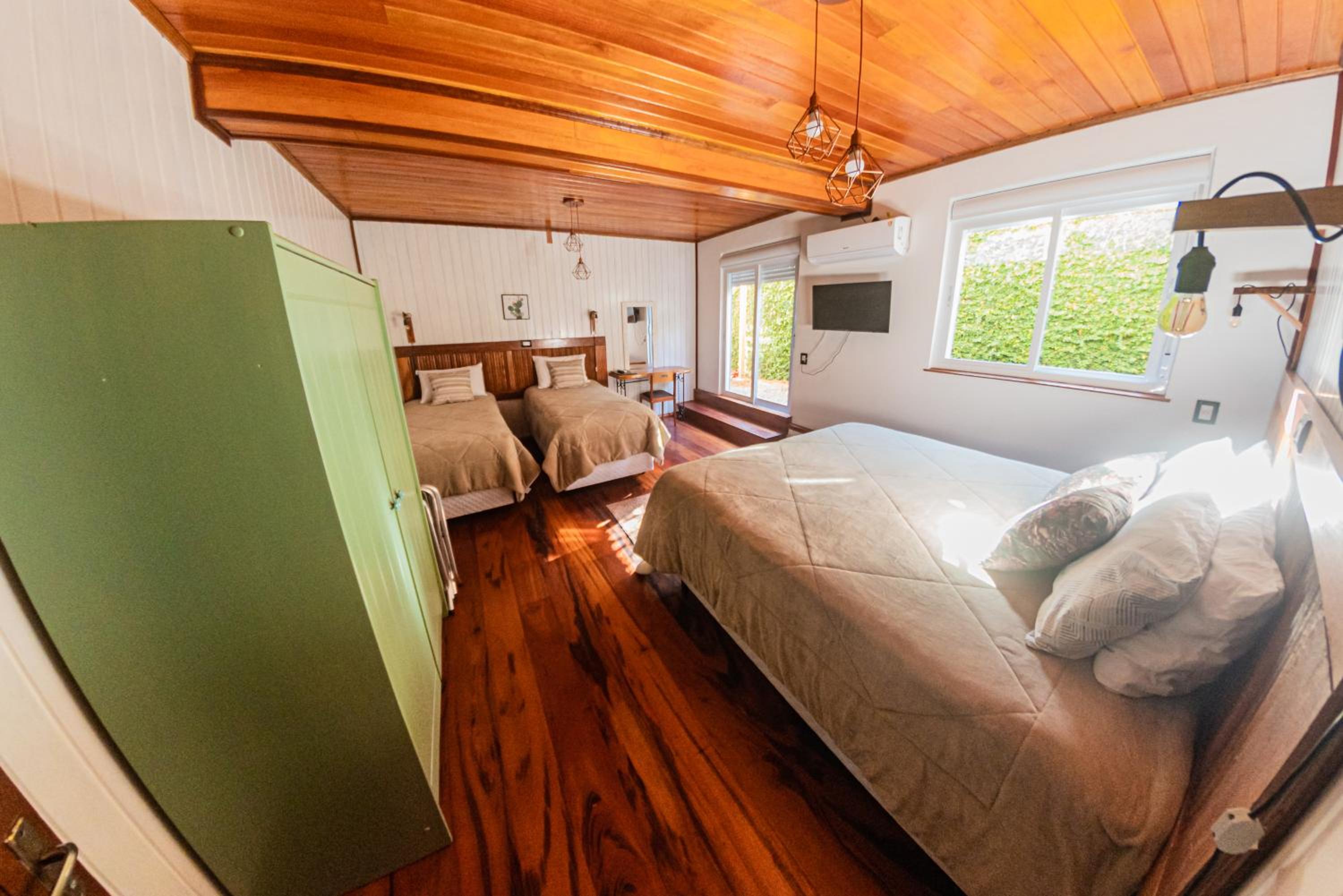 Quadruple Room with Balcony - Photo 20