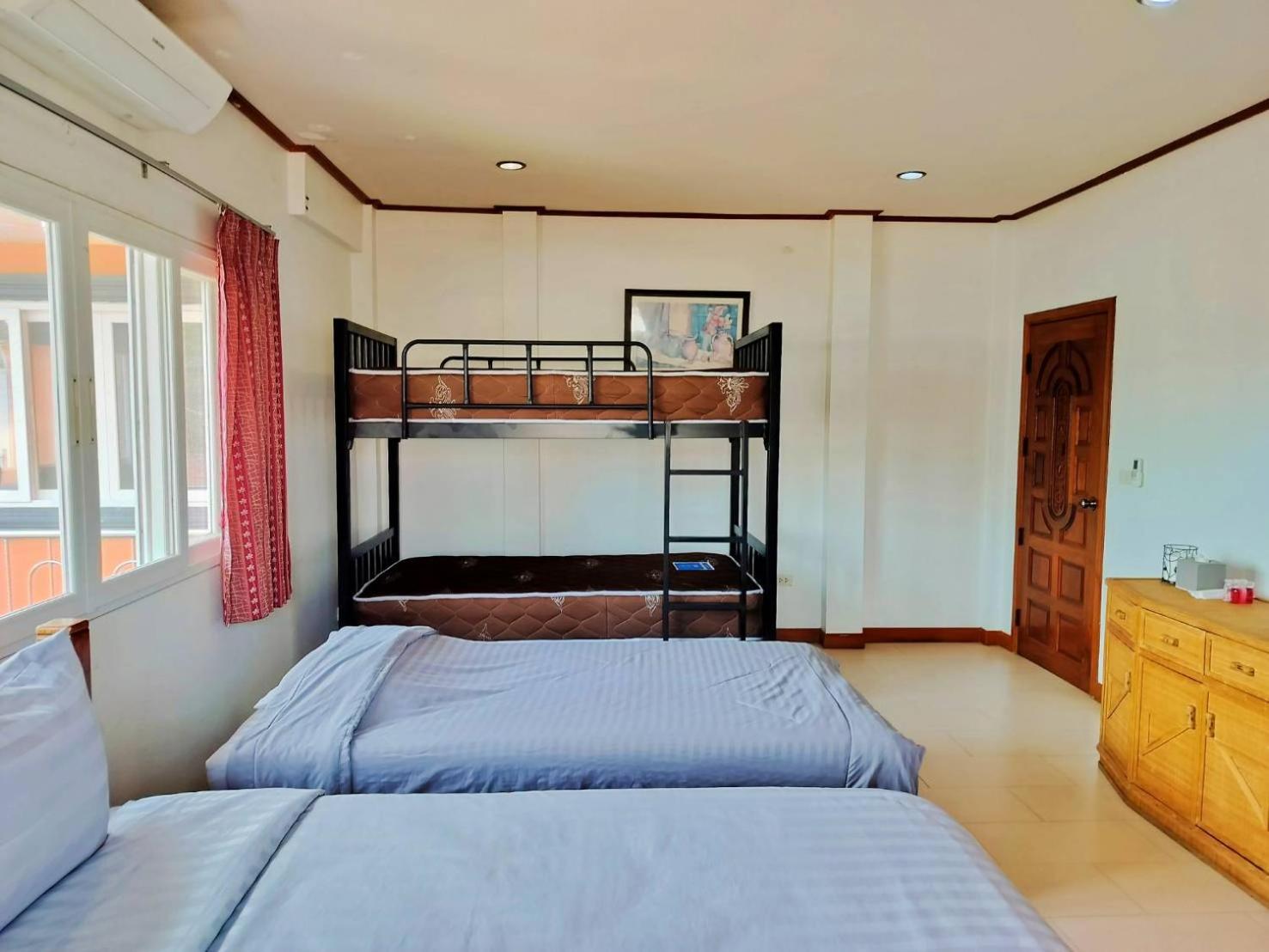 Villa with Private Pool - Photo 33