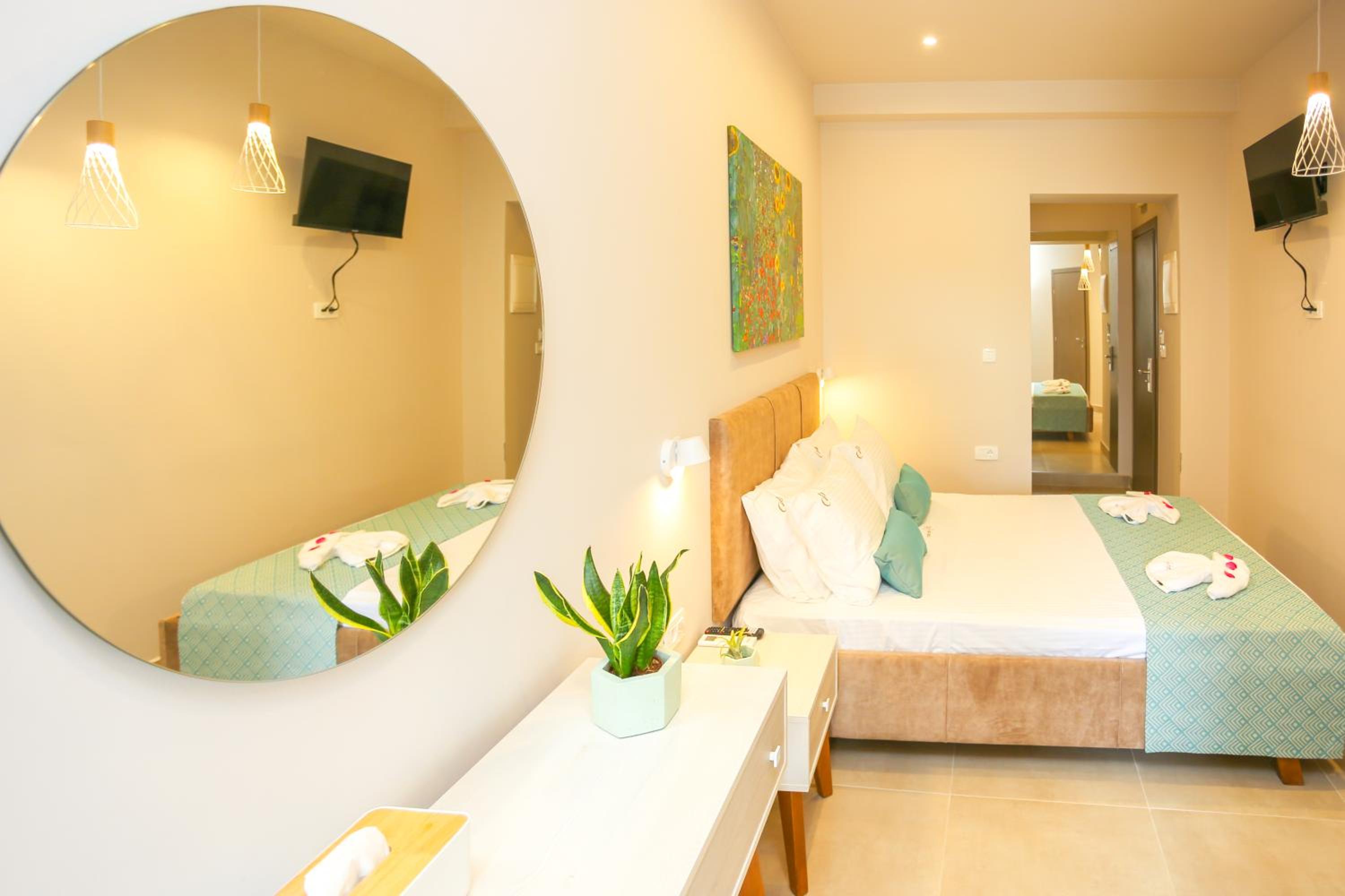 Deluxe Family Room - Photo 2