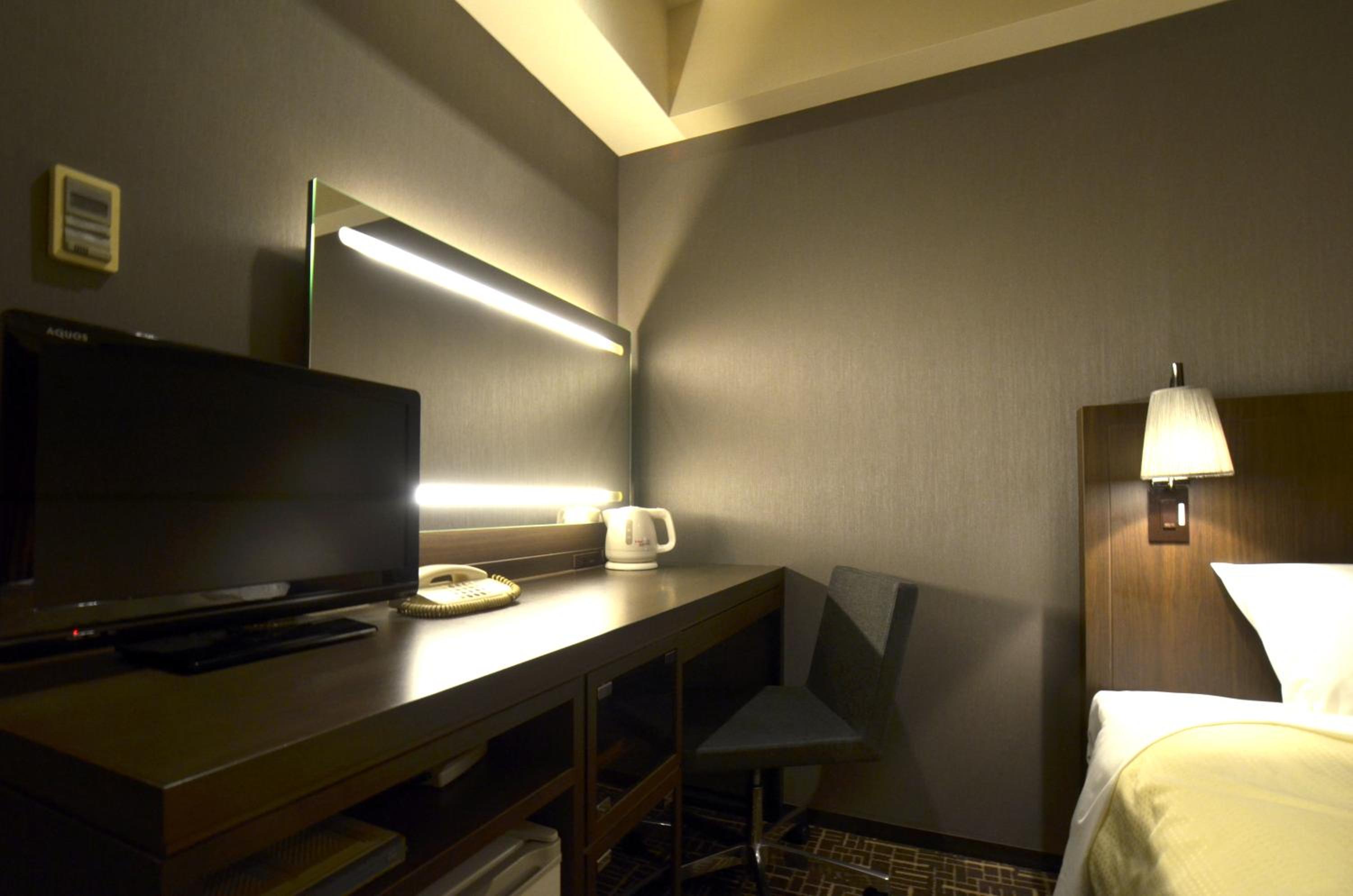 Economy Twin Room - Smoking photo 2