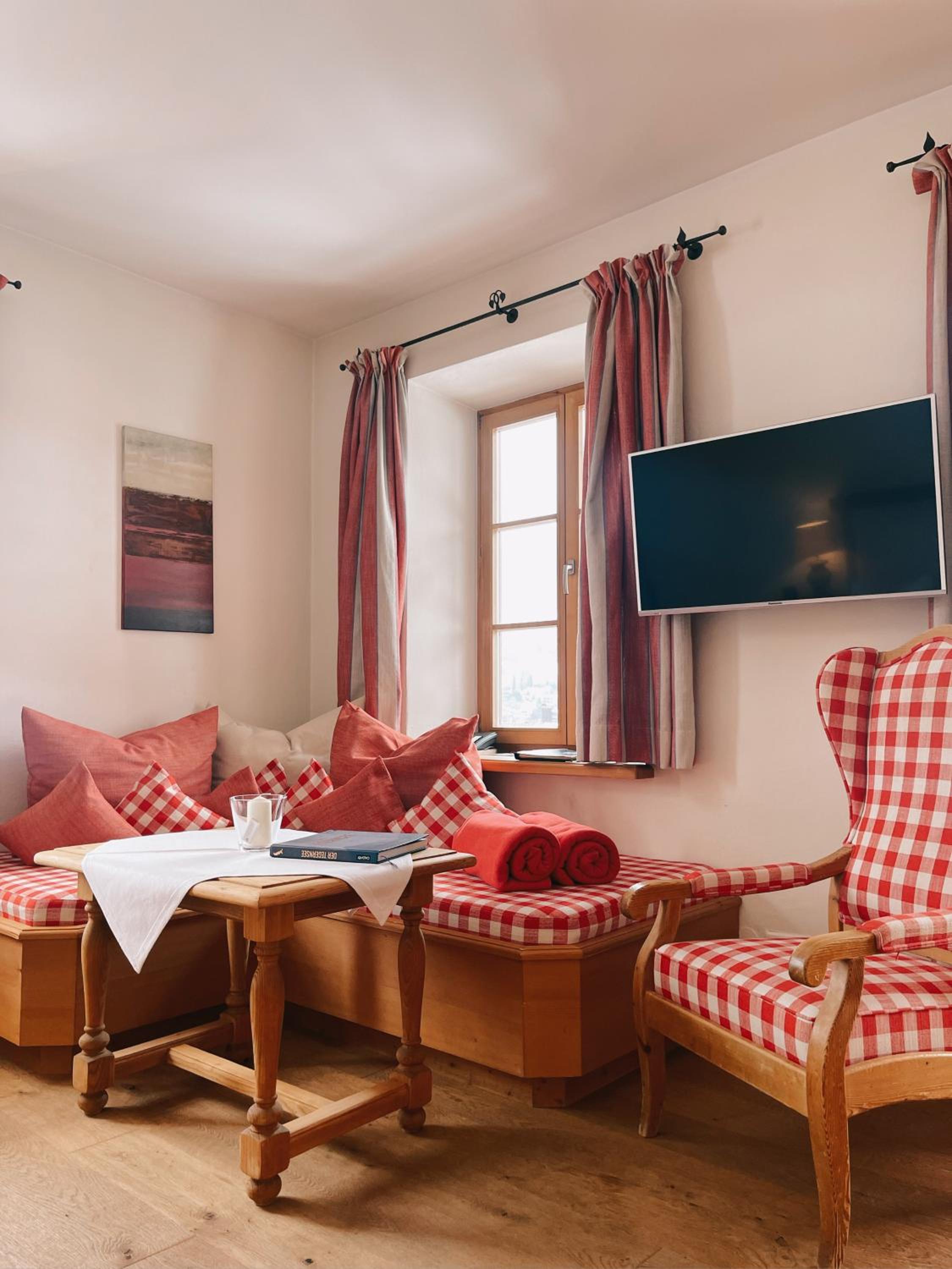 Deluxe Double Room (2 Adults + 1 Child) photo 3