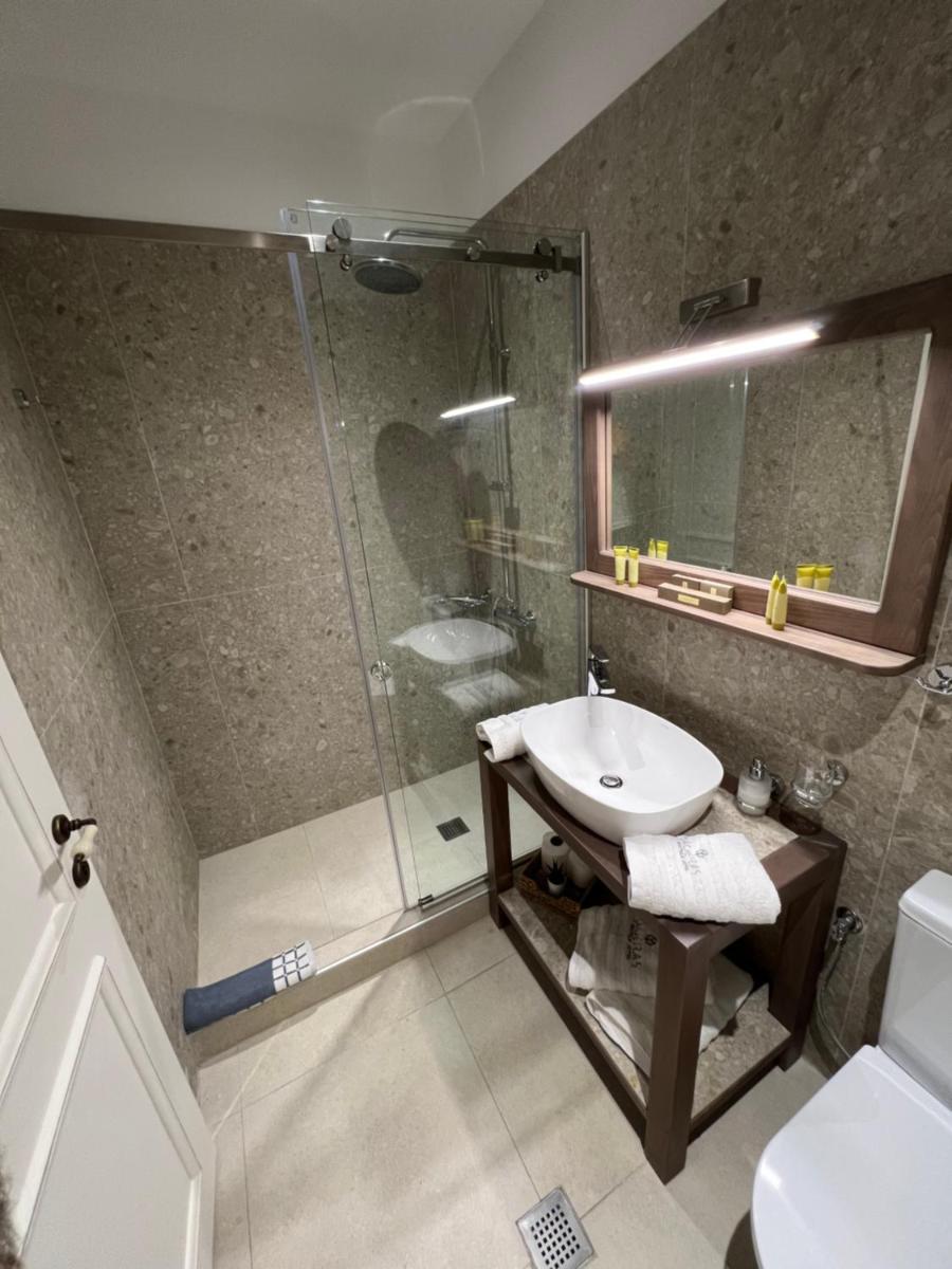 Deluxe Double Room with Balcony photo 3