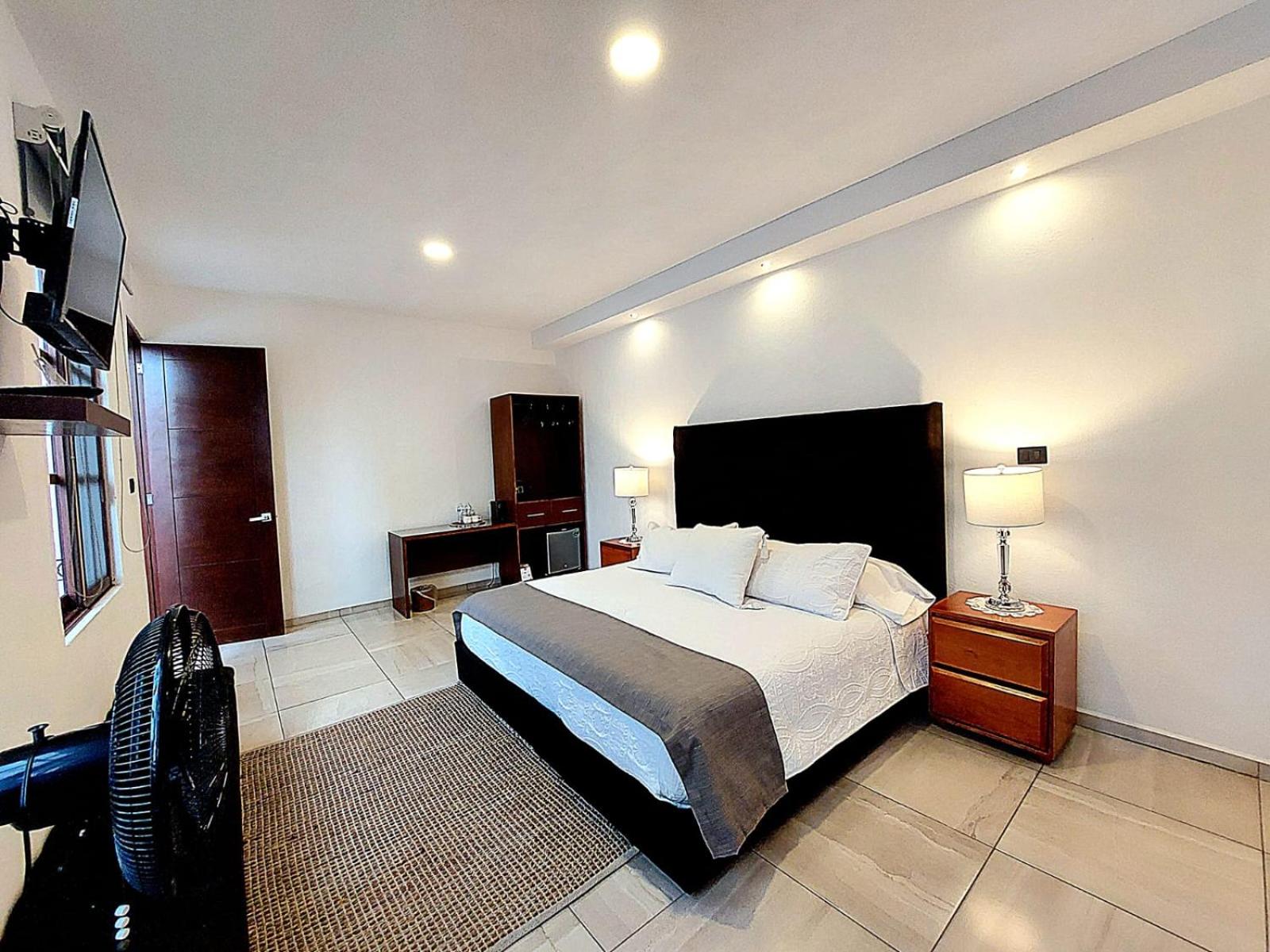Deluxe King Room photo 1
