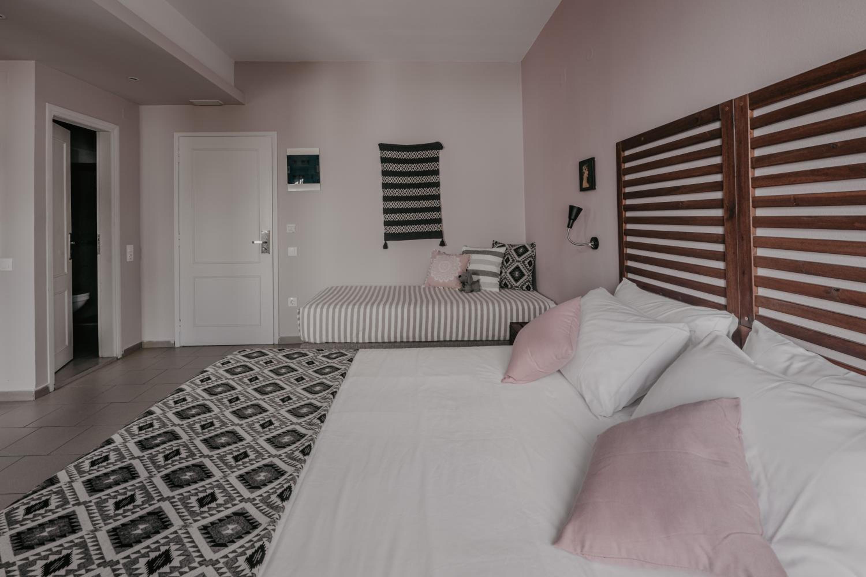 Superior Studio with Partial Sea View - Photo 3