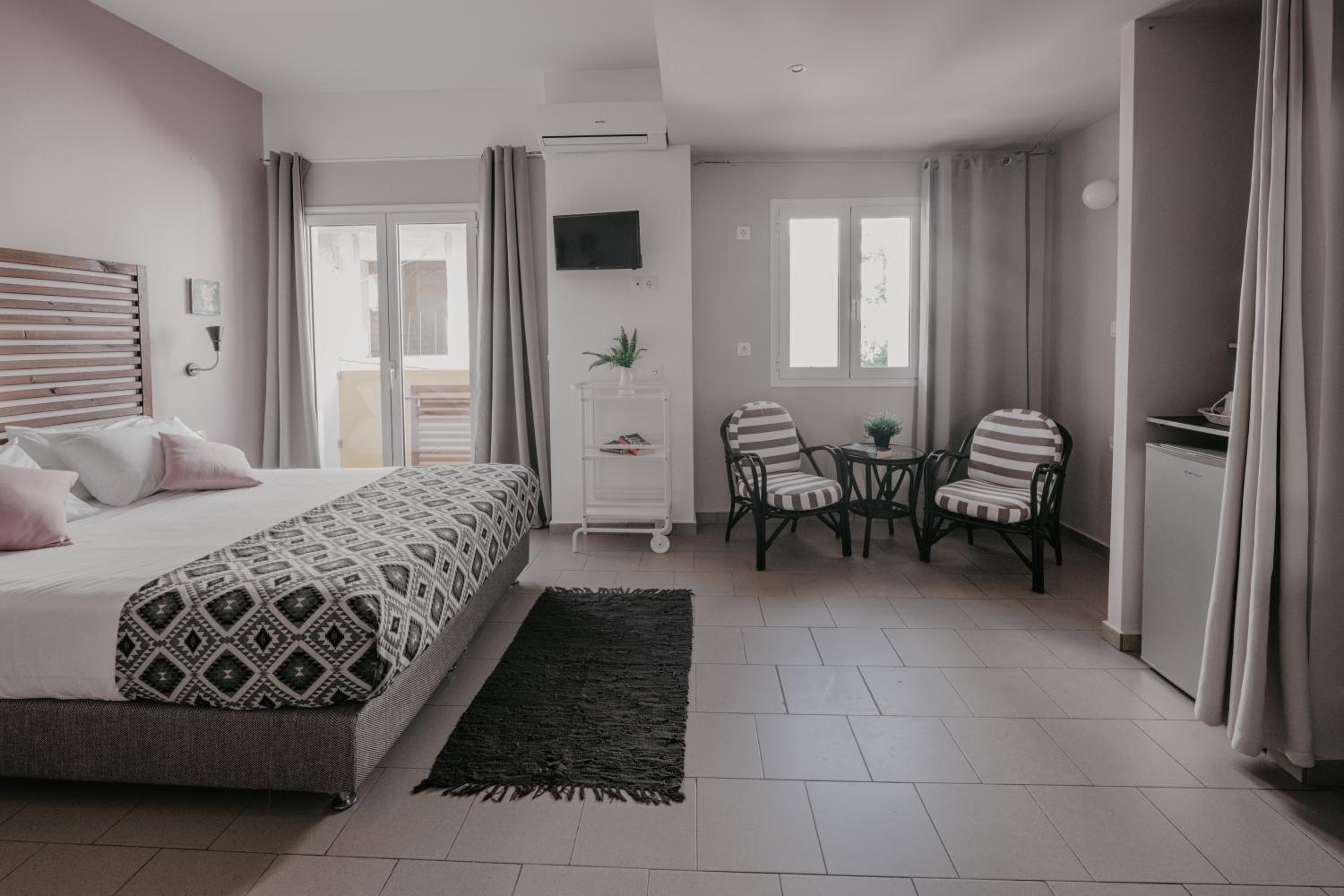Superior Studio with Partial Sea View - Photo 1