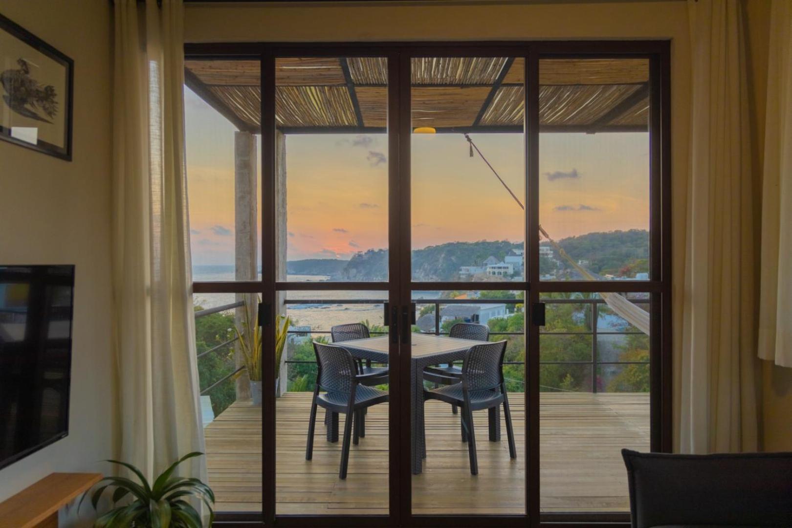 Superior Suite with Sea View - Photo 10