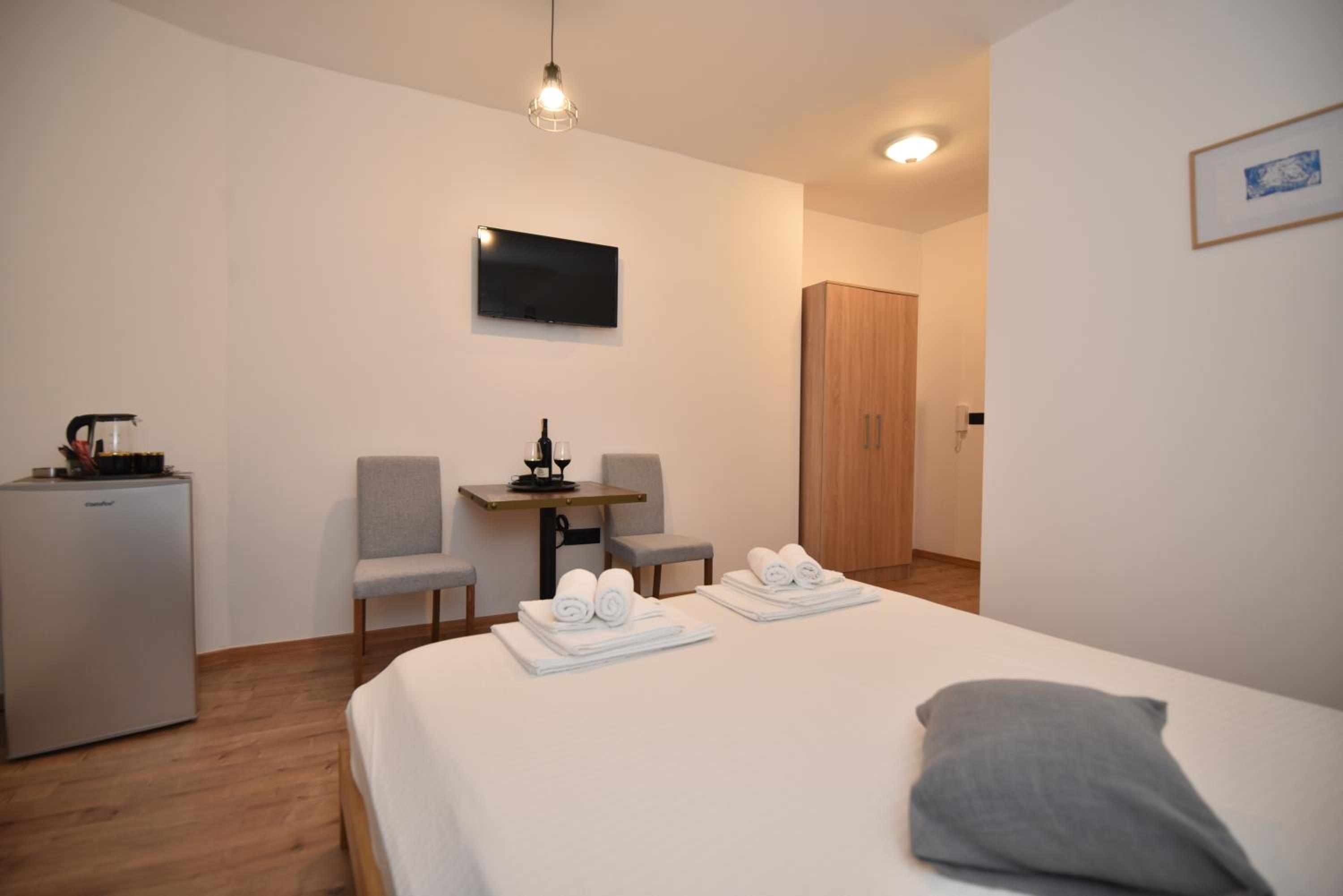Double Room with Private Bathroom photo 2