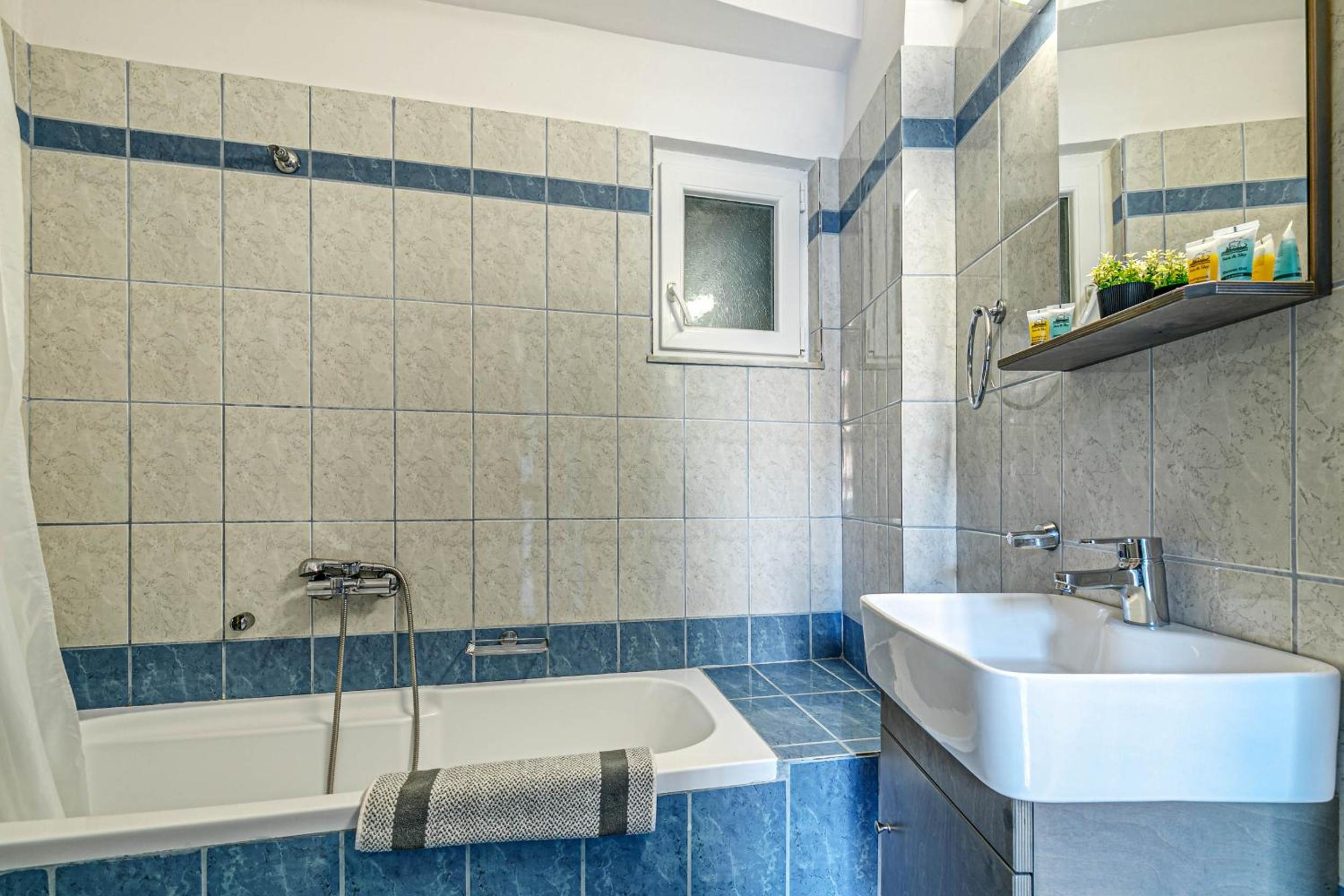 Two-Bedroom Apartment - Photo 9