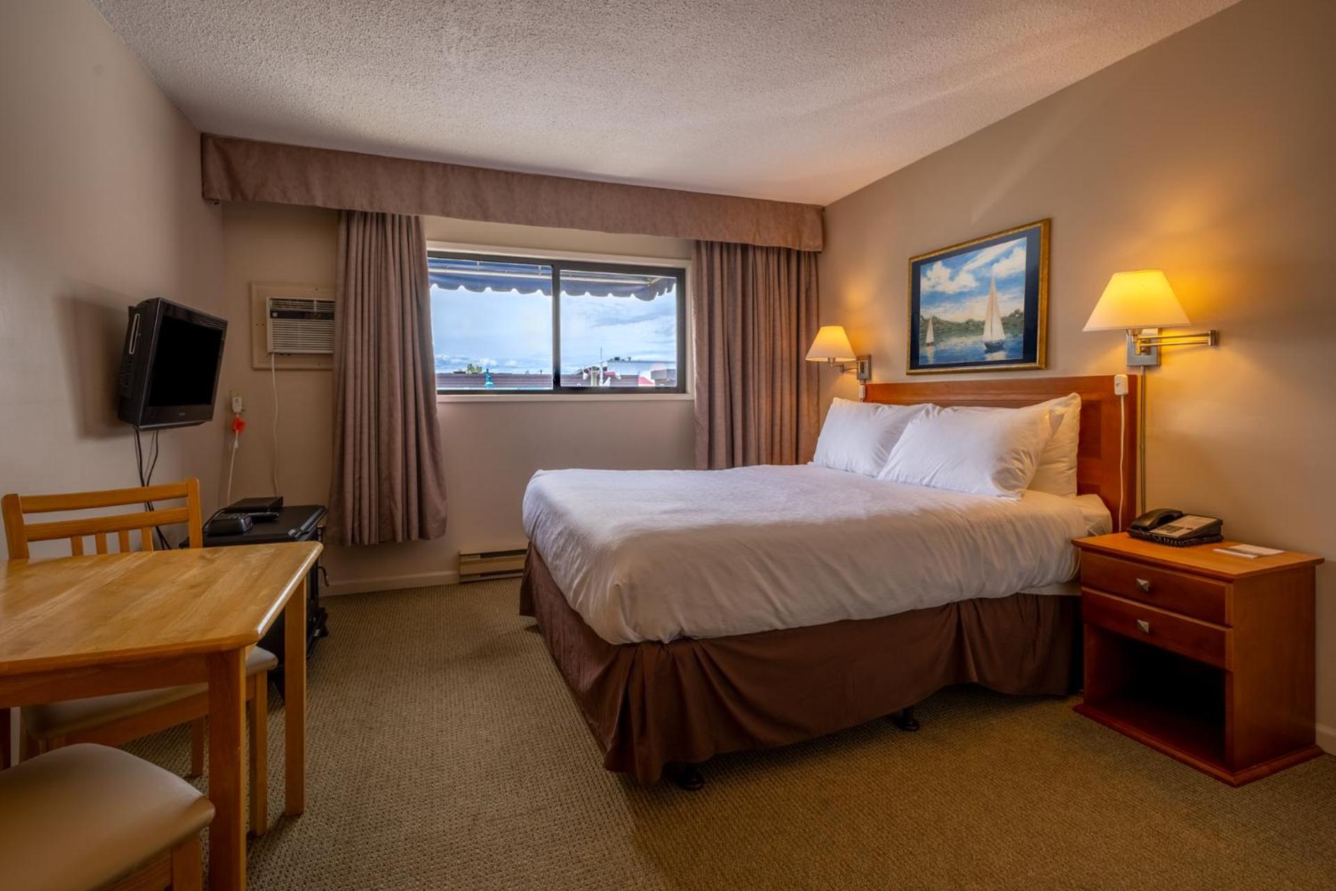 Queen Room with Kitchenette - Street View