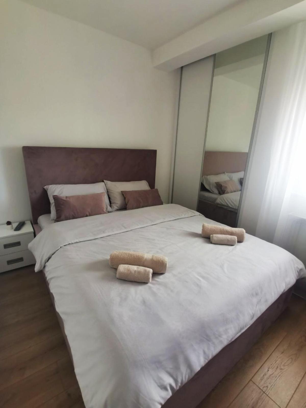 One-Bedroom Apartment photo 2