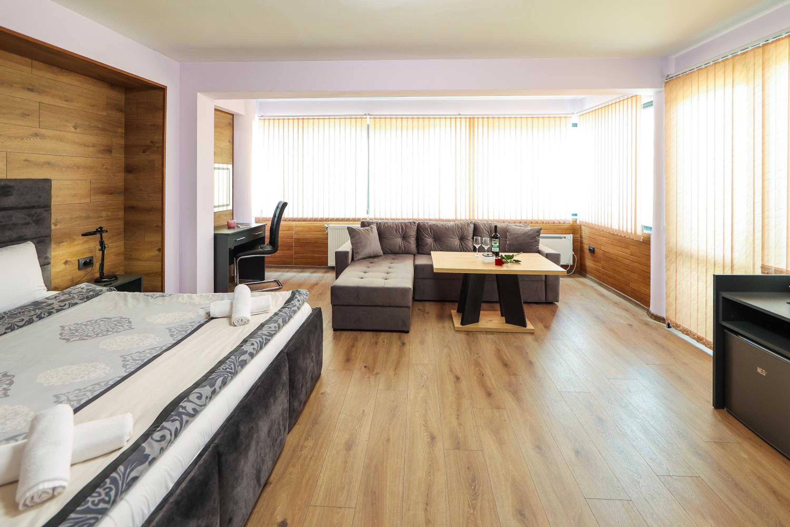 Deluxe Double Room with Balcony photo 3