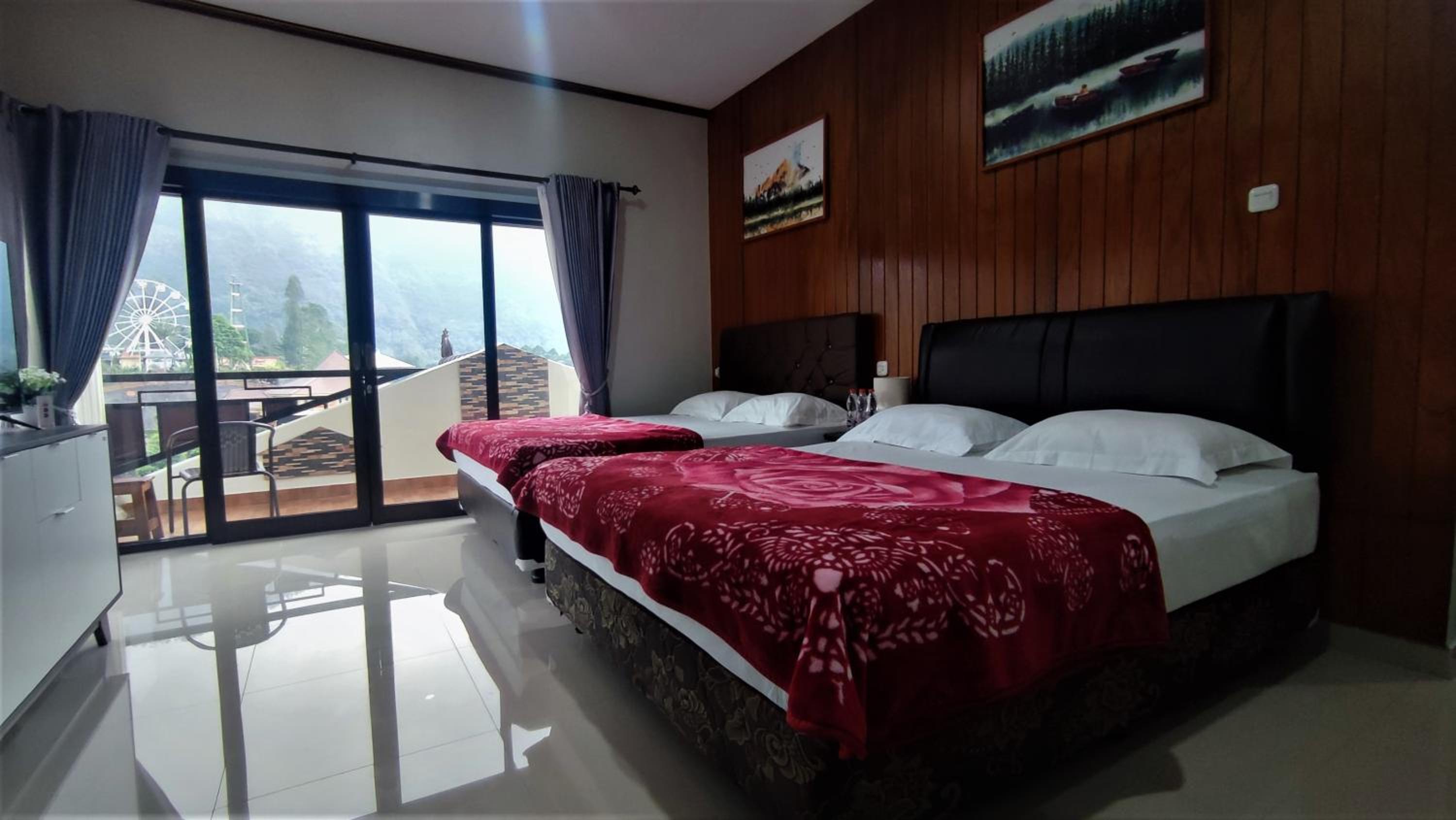 Family Room with Mountain View photo 1