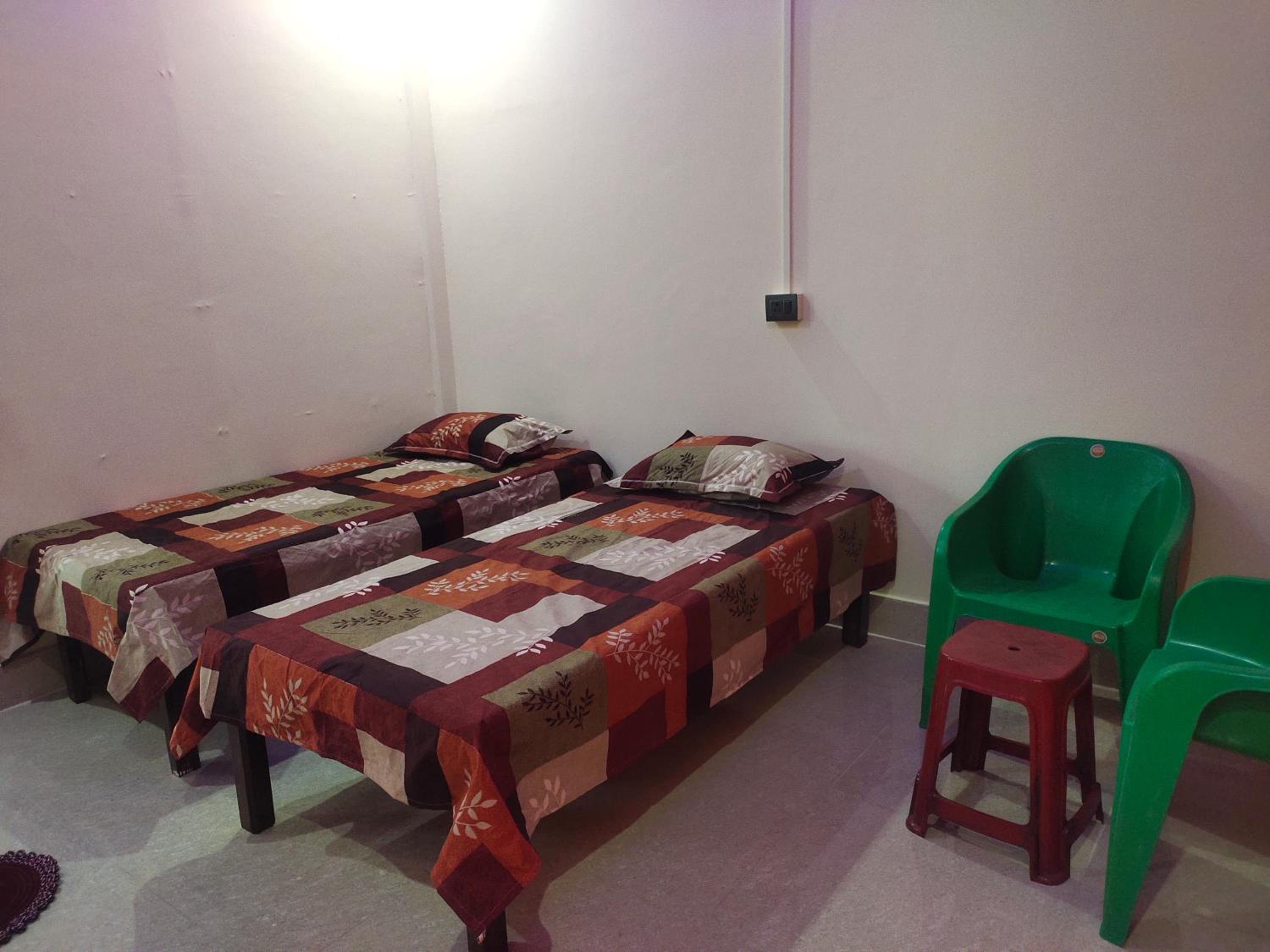 Economy Quadruple Room with Shared Bathroom photo 3