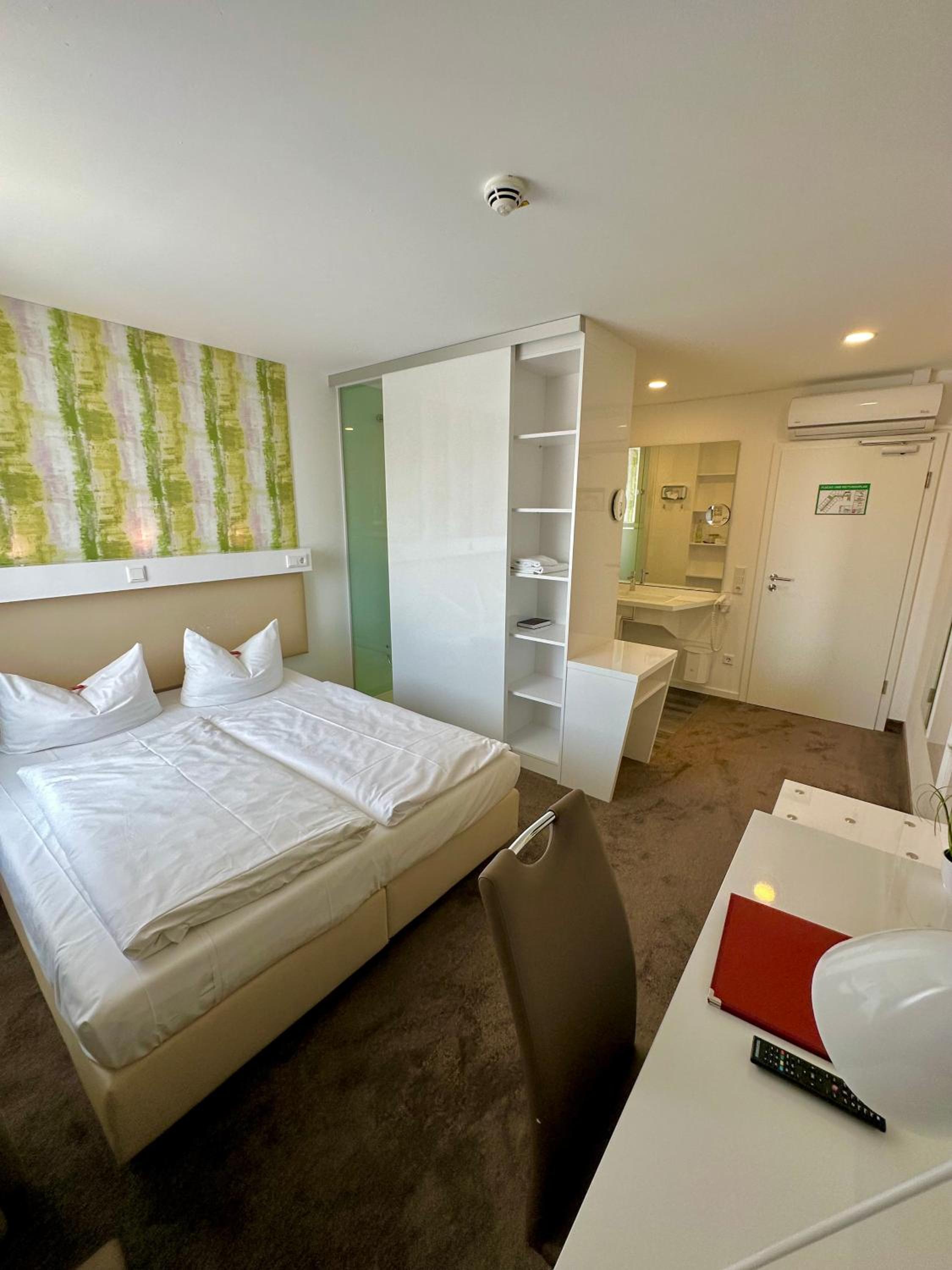 Deluxe Double or Twin Room photo 2