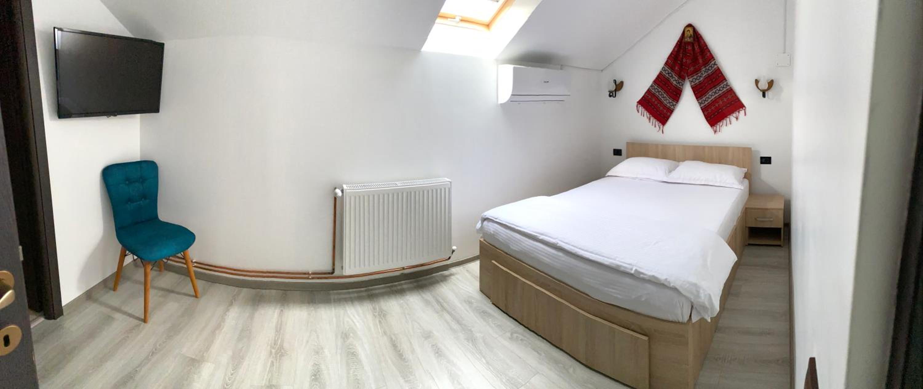 Double Room - Photo 6