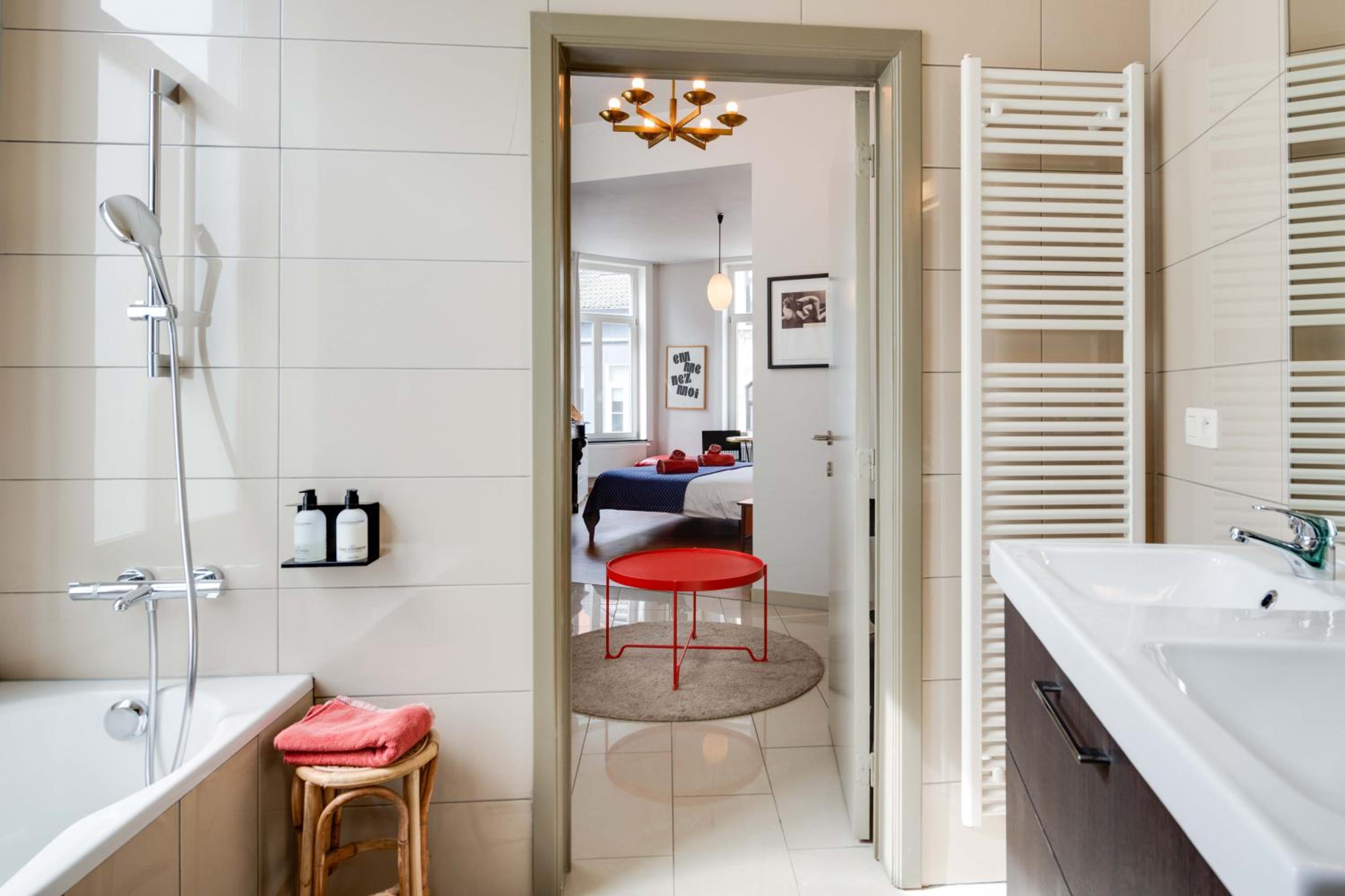 King Suite - Photo 32