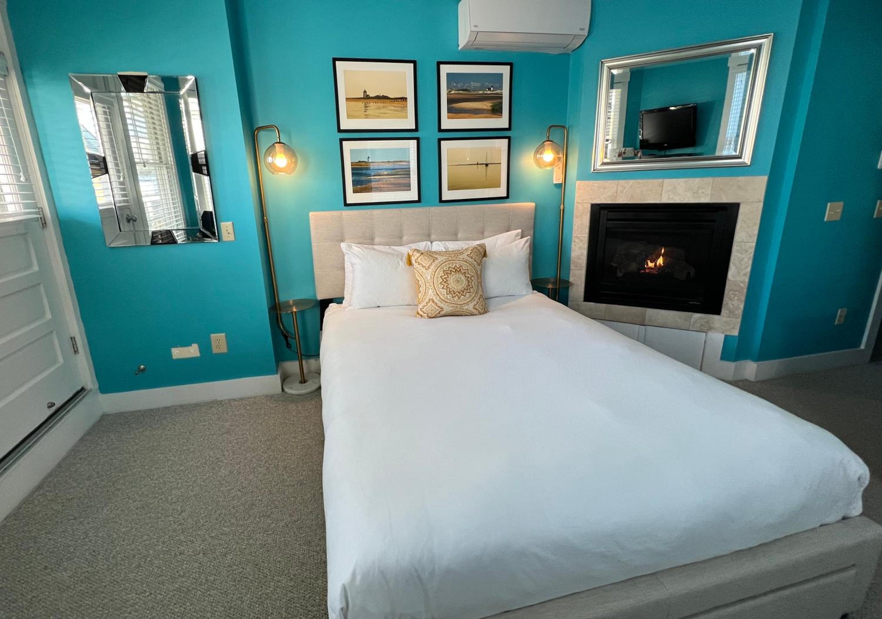 Queen Room with Balcony photo 1