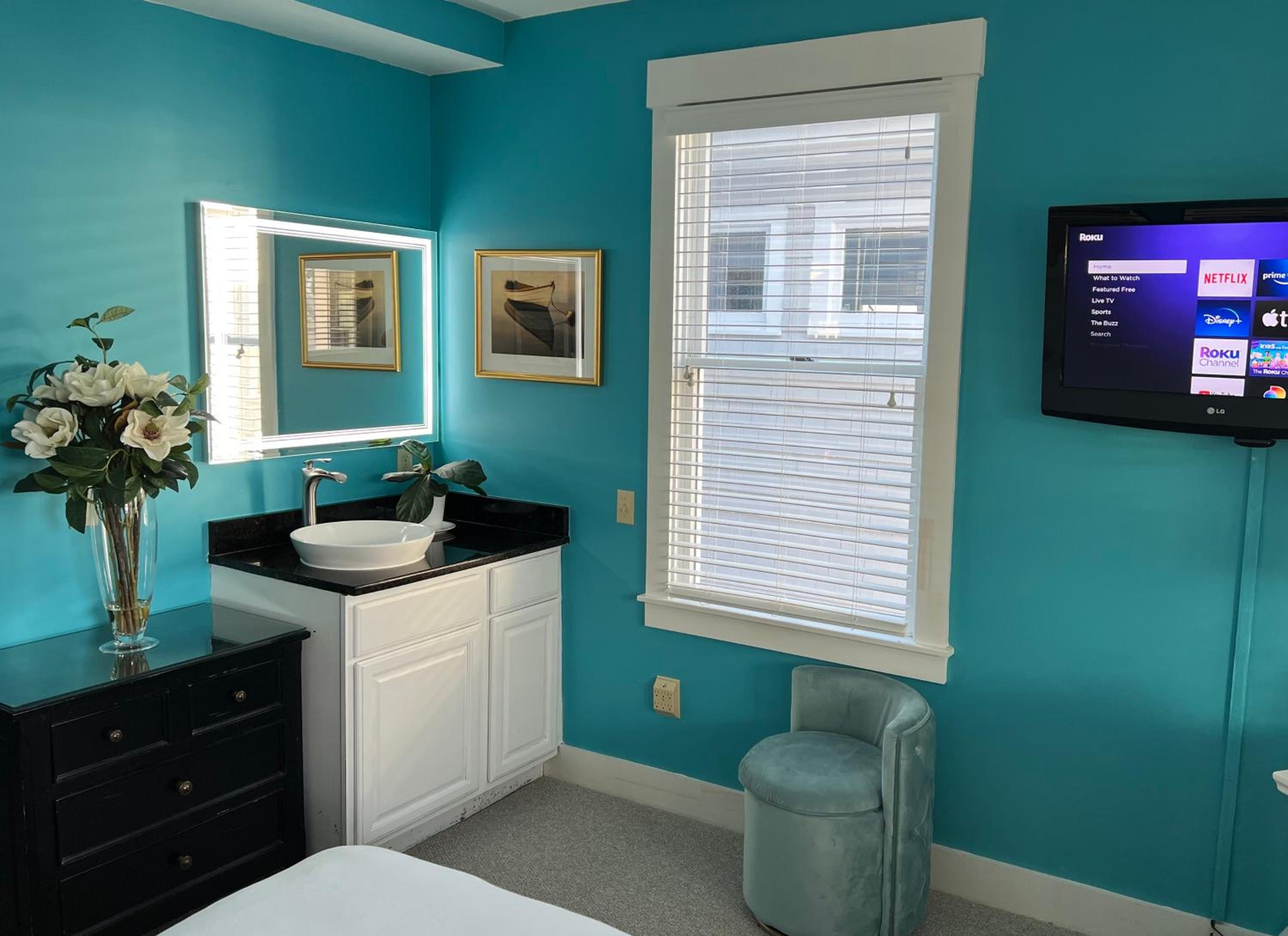 Queen Room with Balcony photo 2