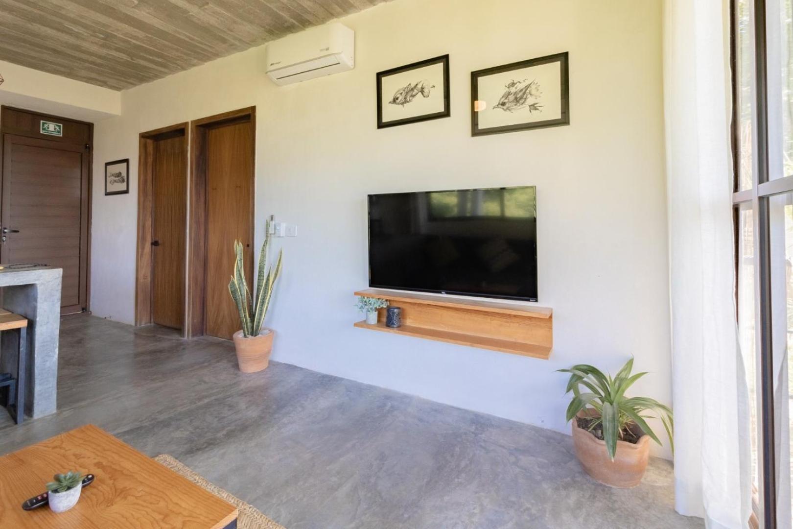 Deluxe Suite - Photo 15