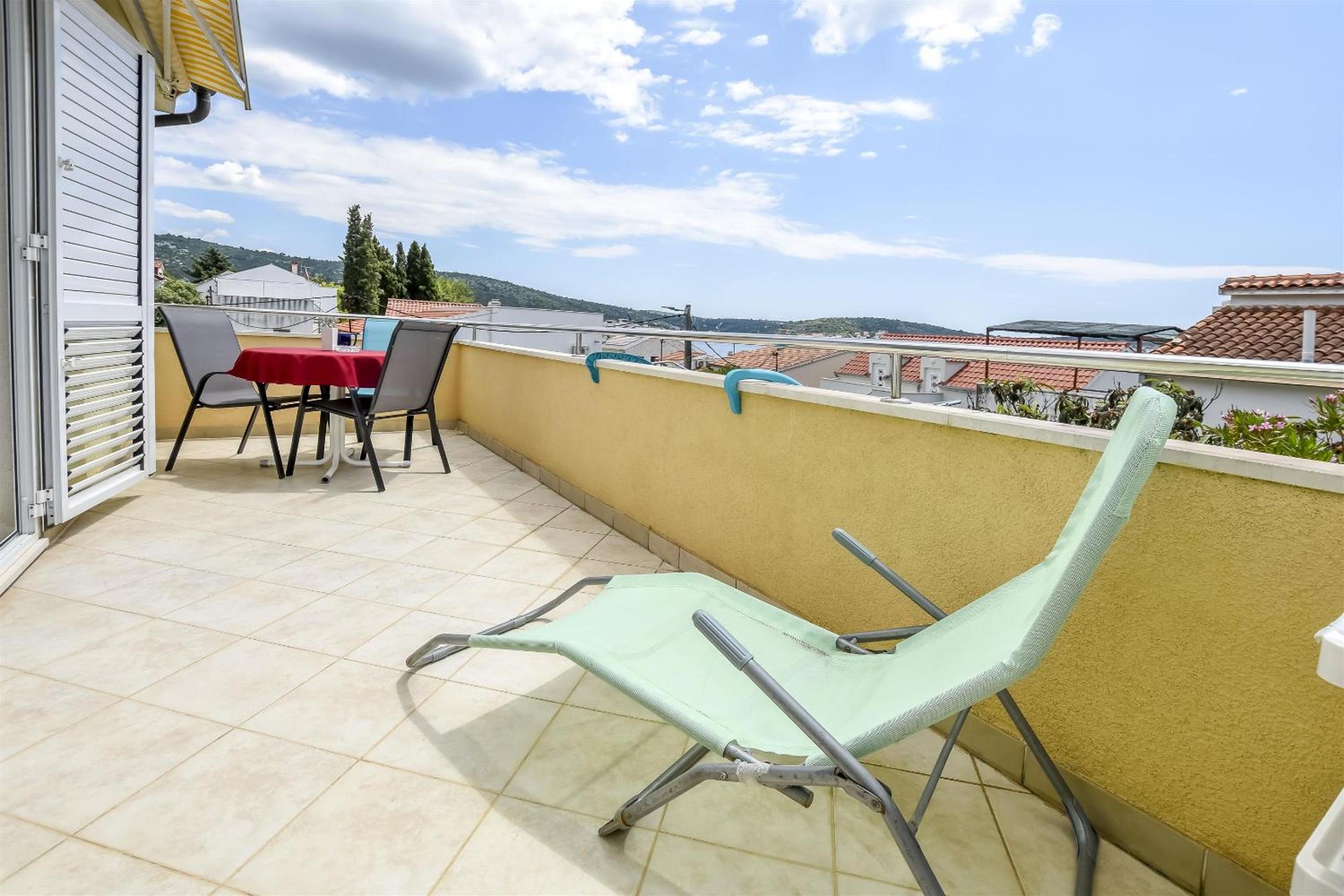 One-Bedroom Apartment with Sea View photo 3